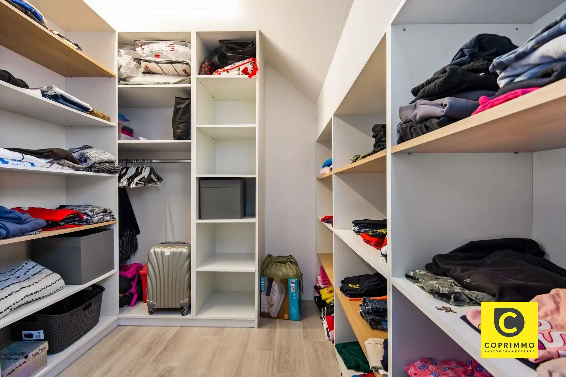 Woning: 4 slk + magazijn foto 17