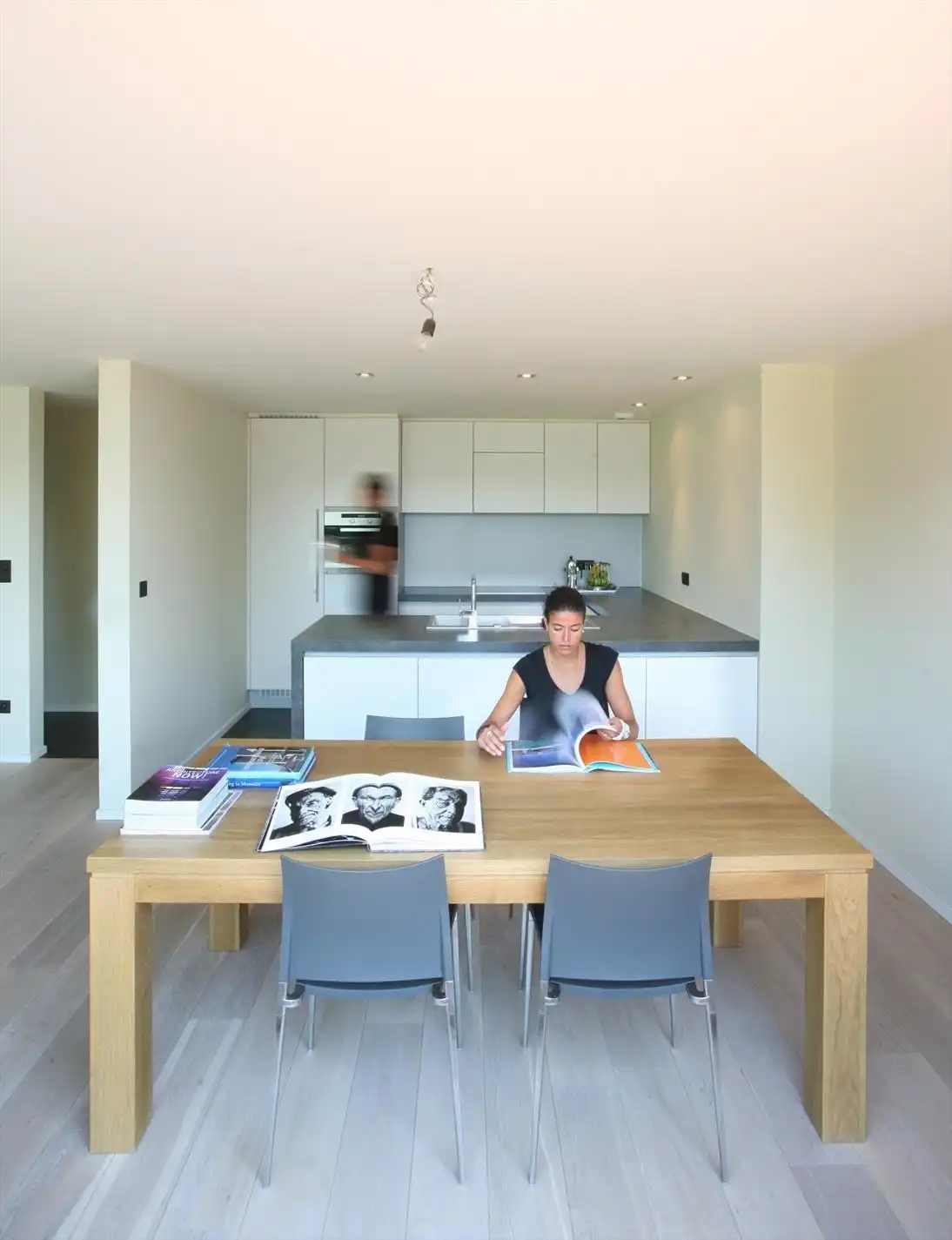 Knap ingerichte duplex - 125 m² - met bureel, 2 slpk, dressing, ruim terras met prachtig en uniek zicht op de tuin en achterliggende groene omgeving.  foto 8