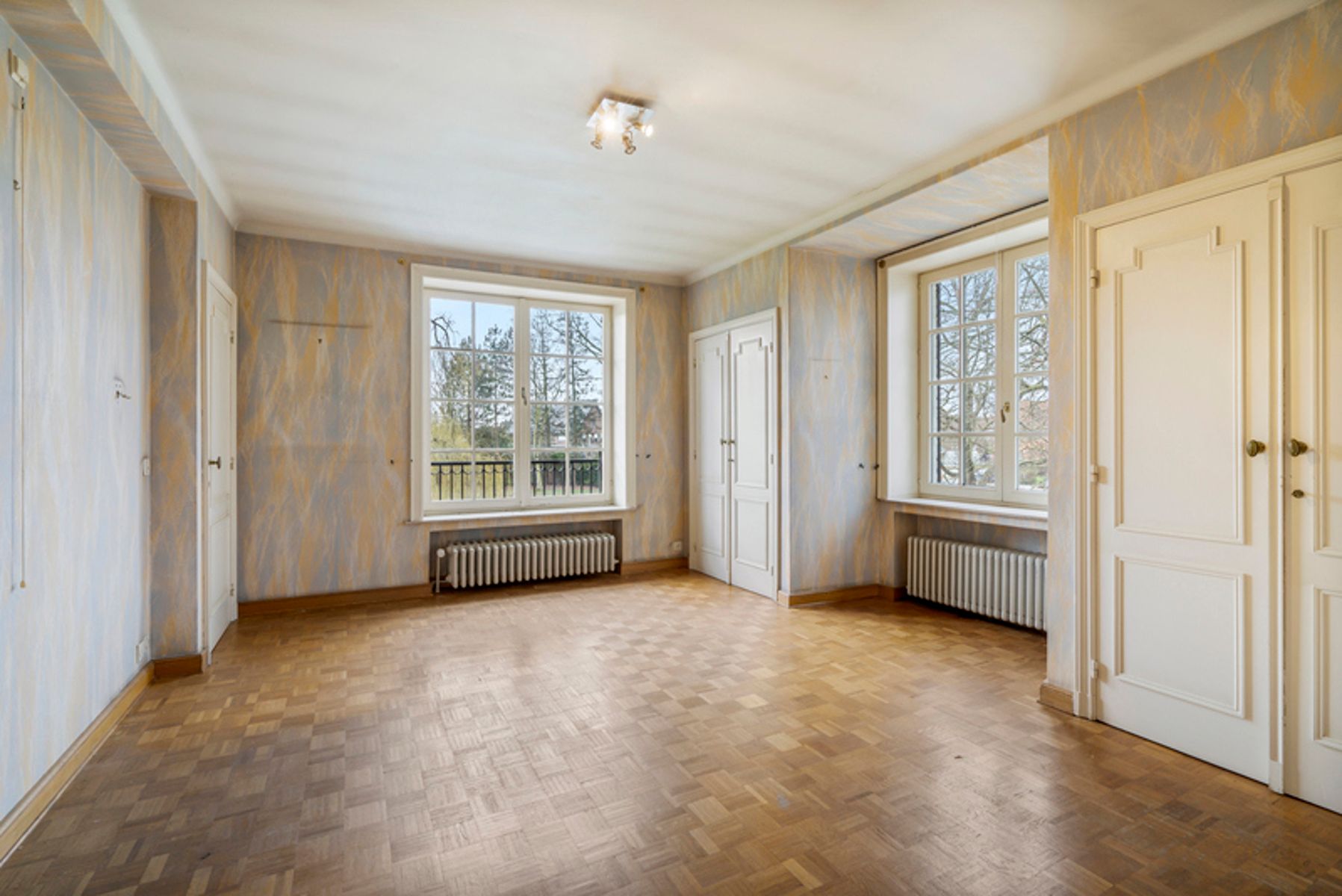 Karaktervolle te renoveren villa met 5 slaapkamers foto 12