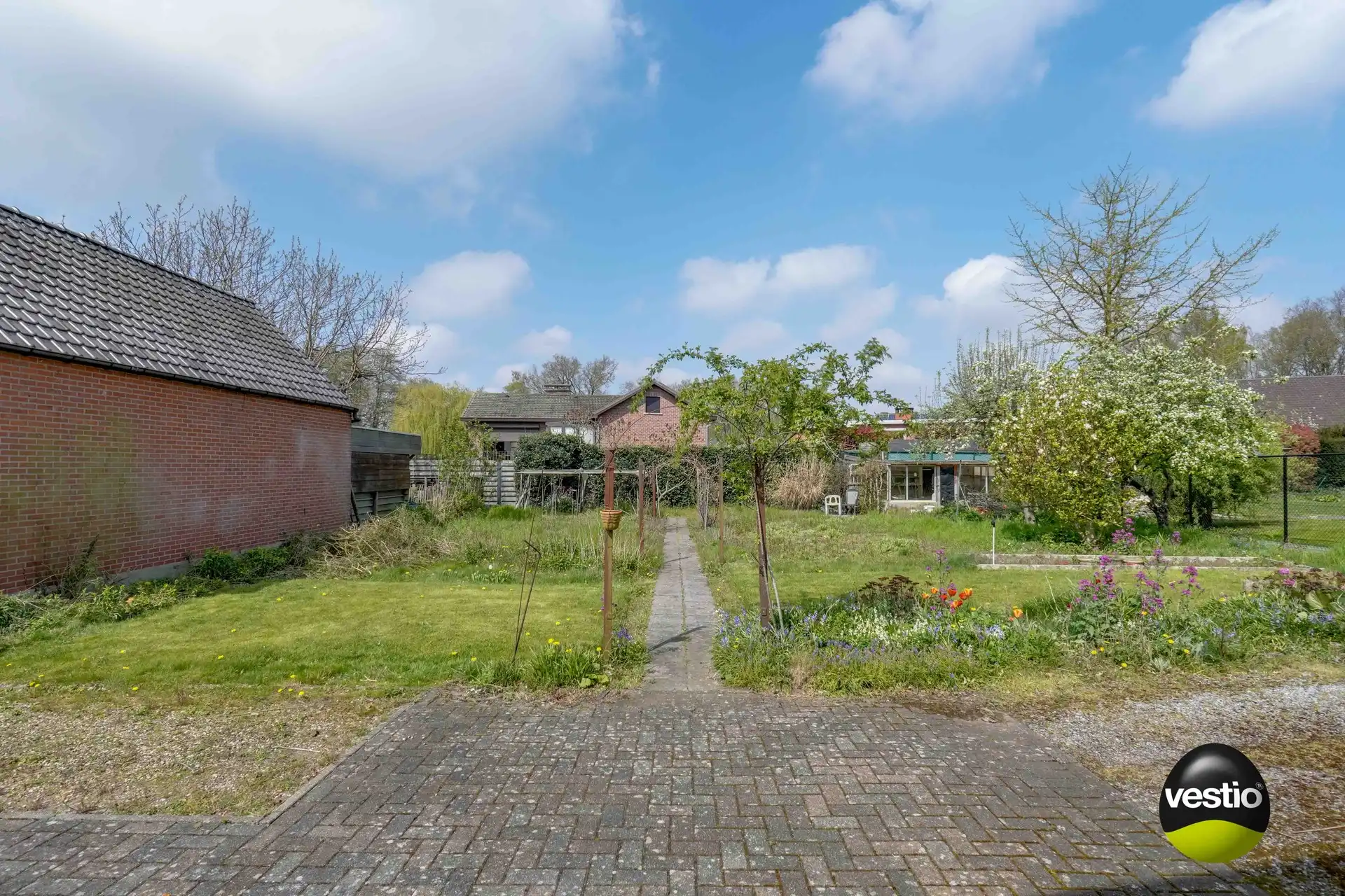 RUSTIG GELEGEN WONING OP 9,64 ARE foto 2