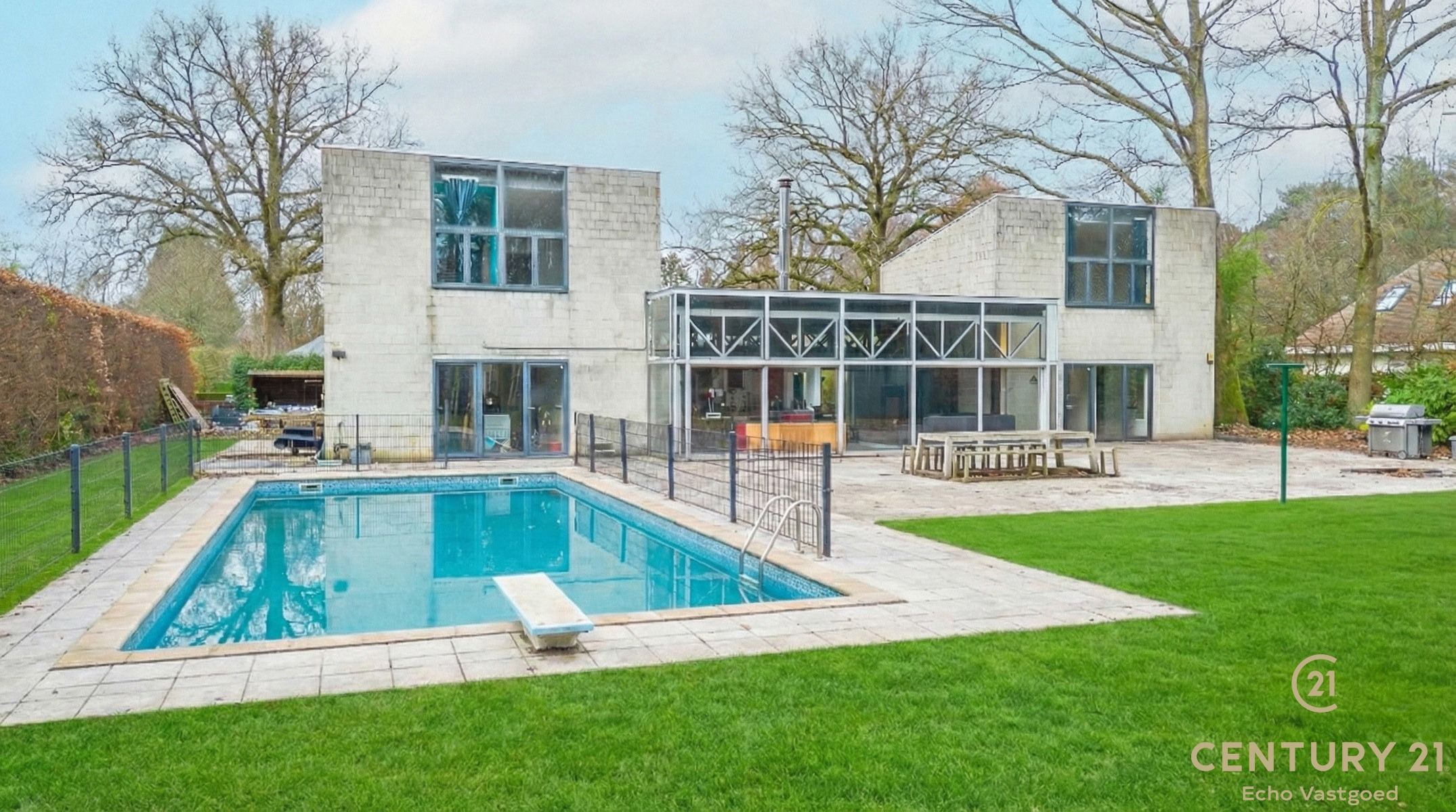 Unieke te renoveren villa in villawijk “De Lint” foto 6