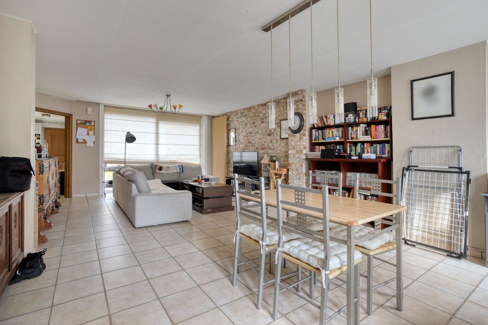 Opbrengsteigendom te koop in hartje Veurne – netto rendement 3,5% foto 2