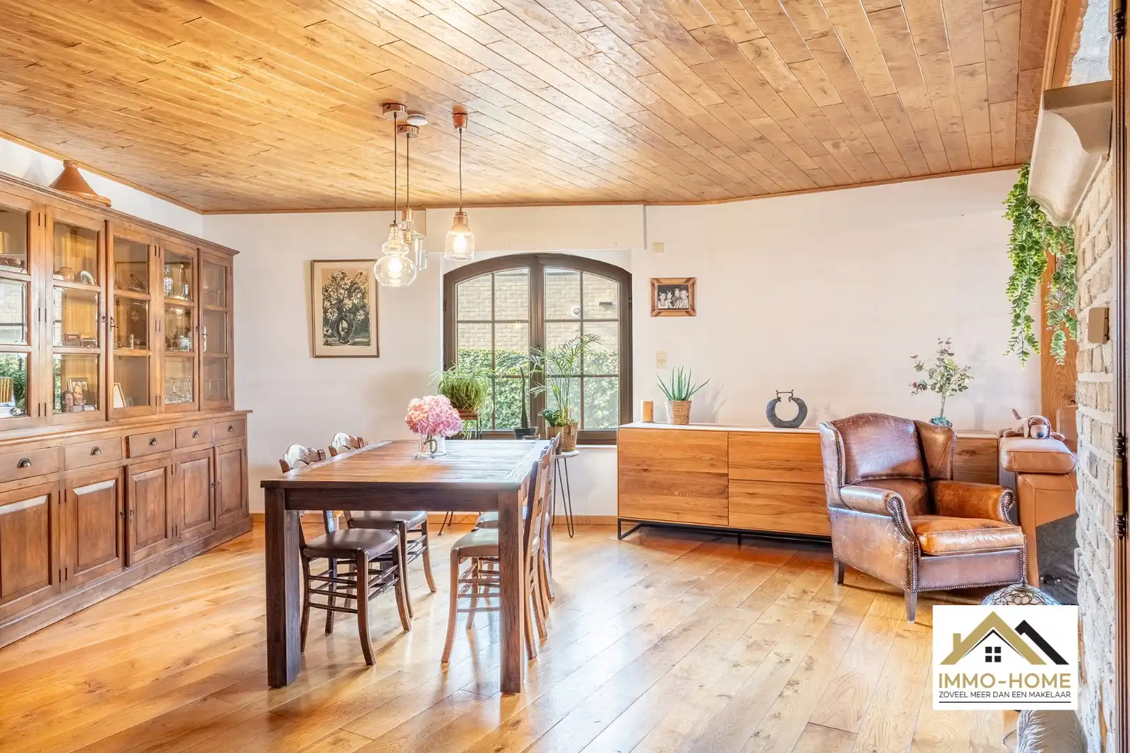 Ruime woning op topligging foto 11