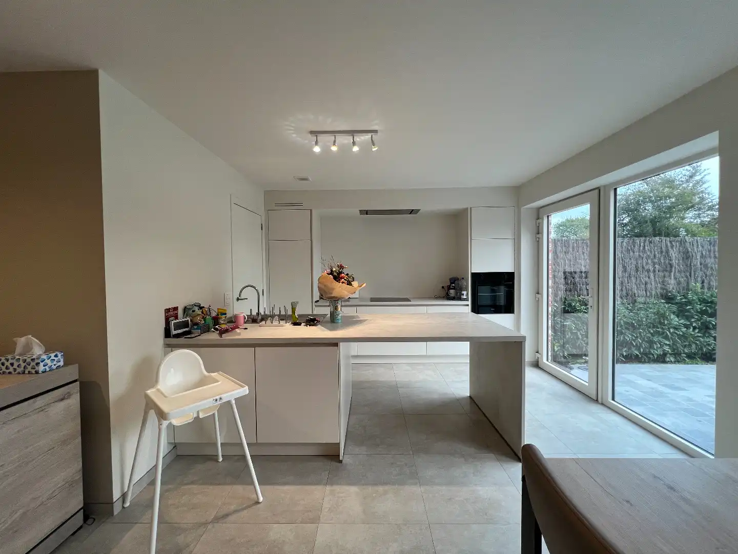 Gezellige nieuwbouwwoning met zonnige tuin en garage foto 5