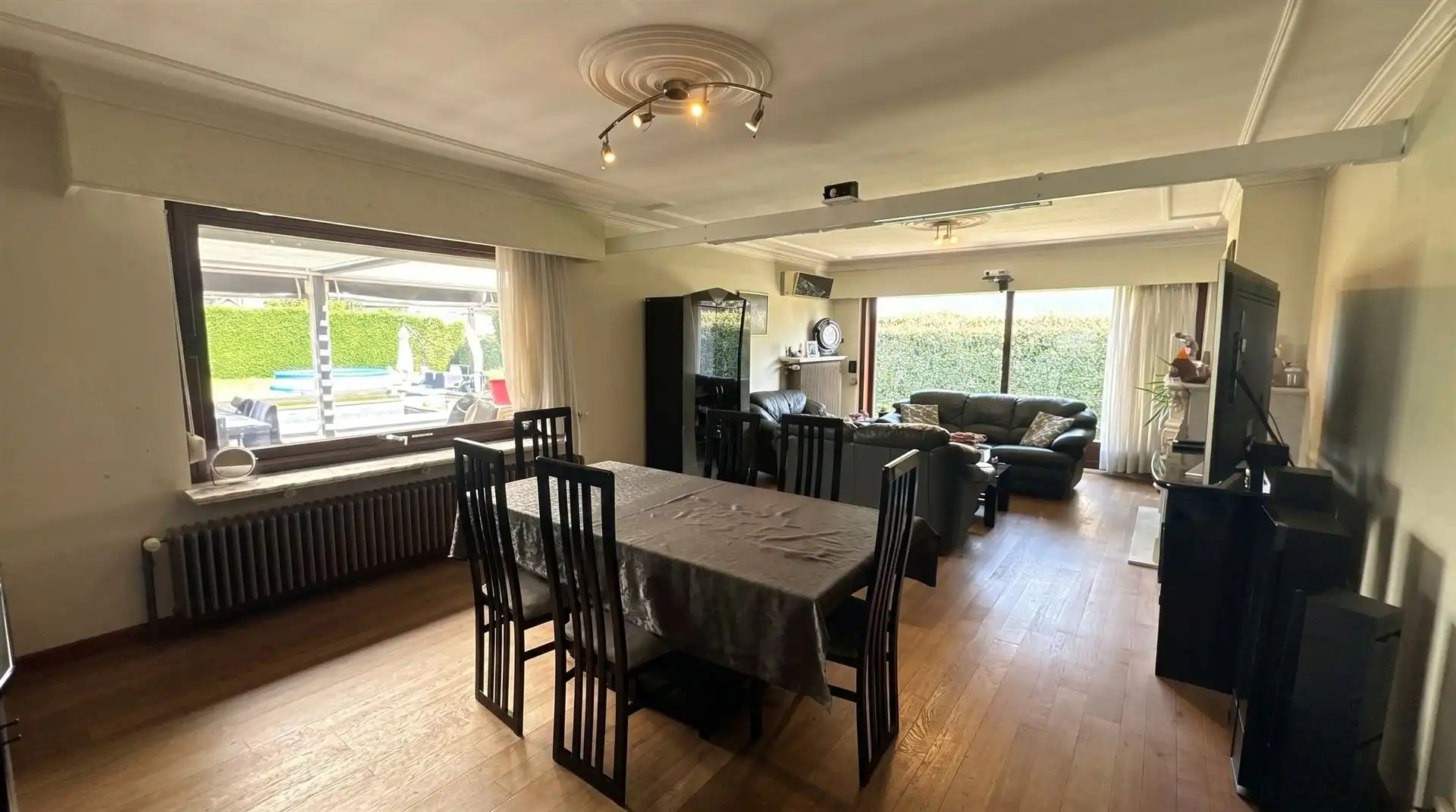Vrijstaande gelijkvloerse woning op een perceel van 18a30ca. foto 6