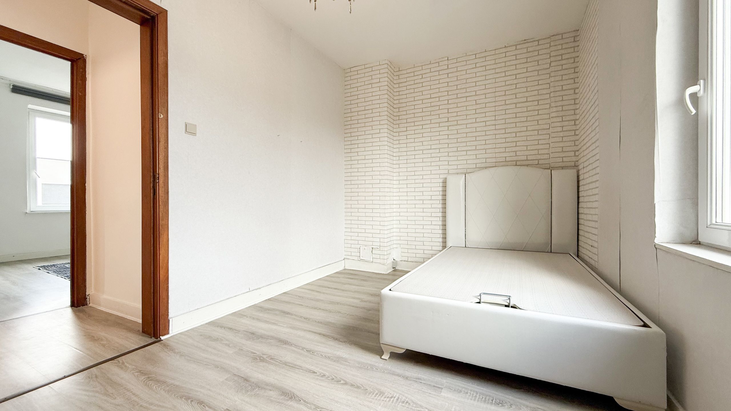 Instapklare vernieuwde woning van 170m² met 3slpks! foto 16