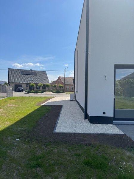 Halfopen nieuwbouw met tuin en terras. foto 6