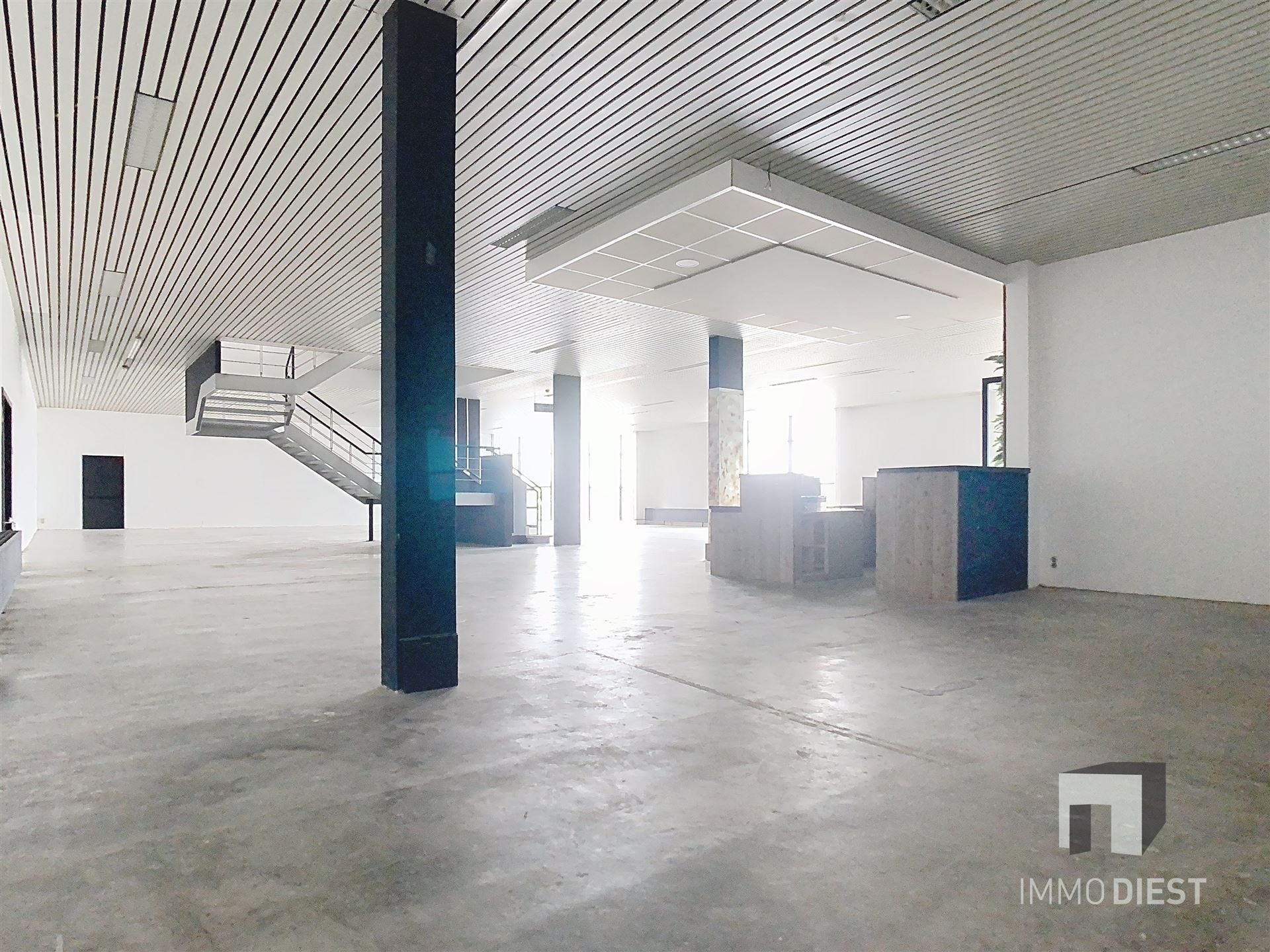 Handelspand van 1181m2 met ruime parking langs verbindingsweg foto 7