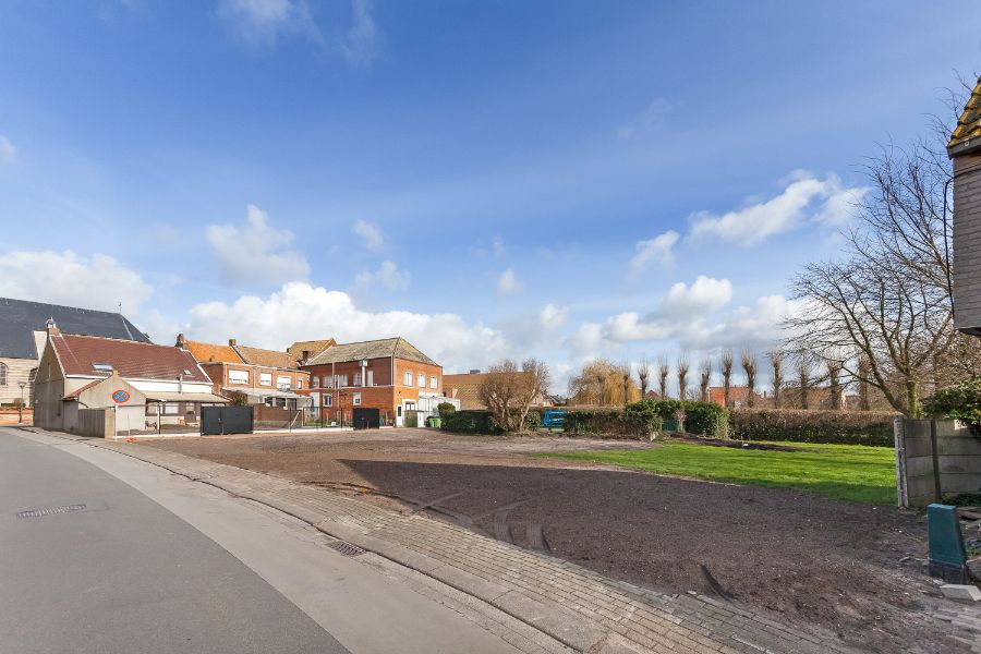 Goed gelegen bouwgrond van 733 m² in het centrum van Zandvliet foto 6