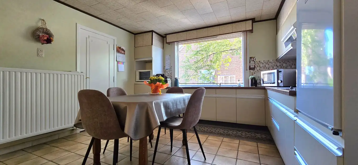 TE KOOP: te renoveren open bebouwing met 4 ruime slaapkamers foto 8