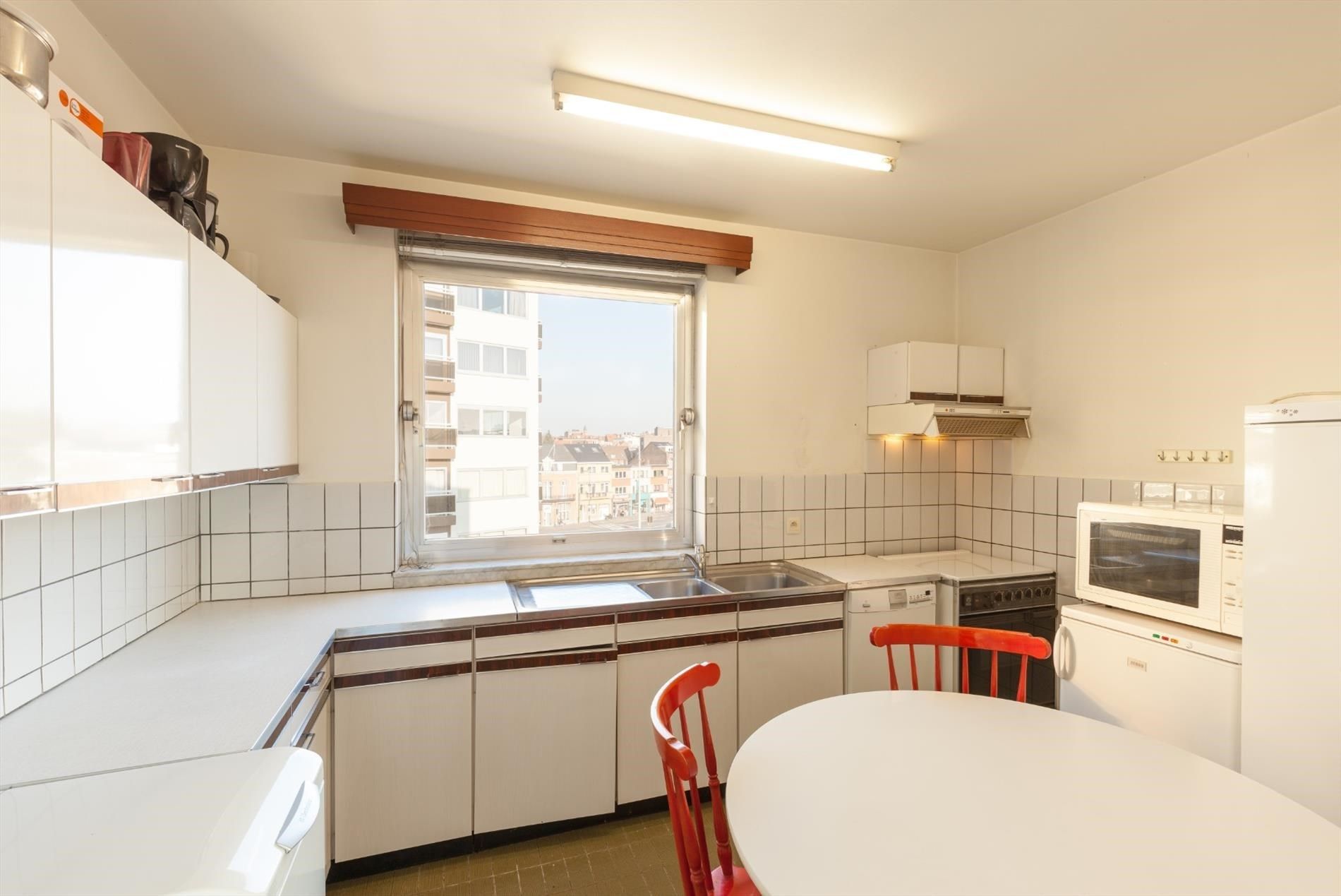 Ruim appartement op strategische locatie met terras foto 4