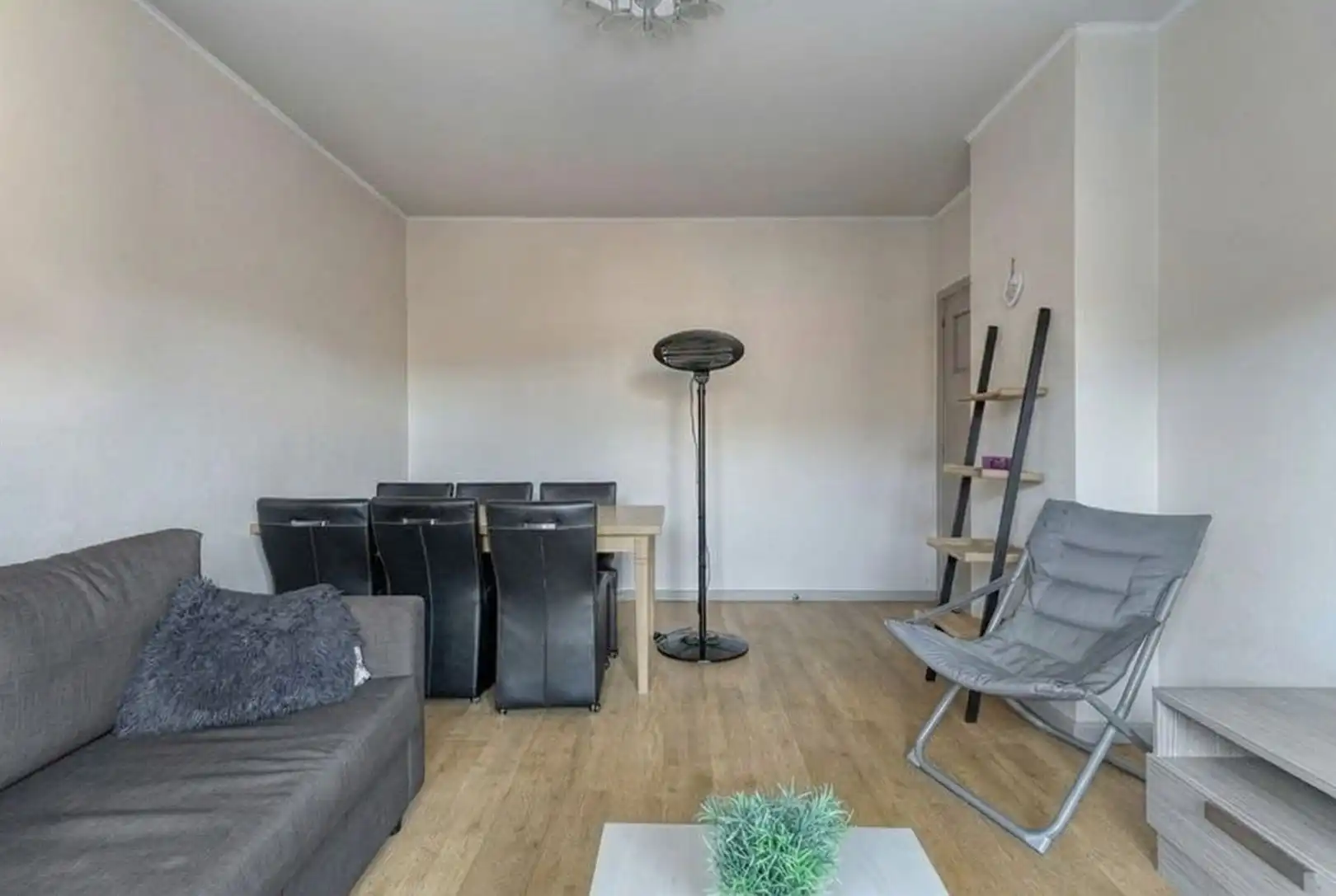 Goeddraaiende broodjeszaak met woning op toplocatie. foto 26