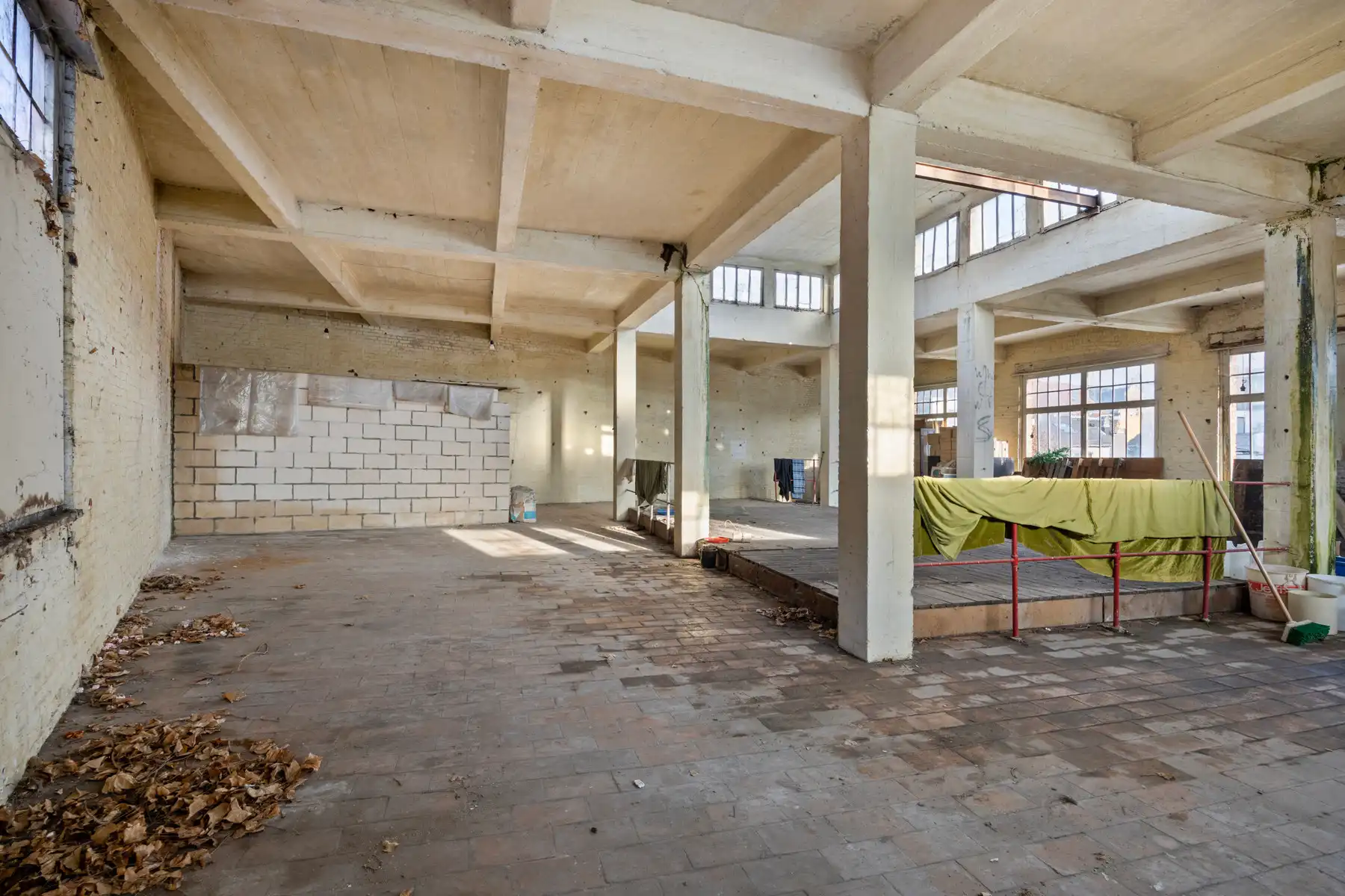 Opslagruimte met kelder en autostaanplaats te Lier. foto 3