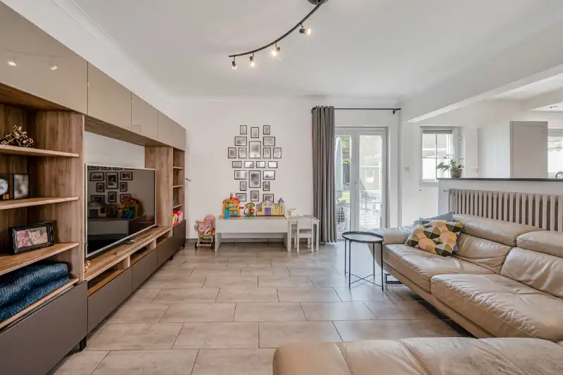 Instapklare gezinswoning met tuin & garage in hartje Dikkelvenne foto 3