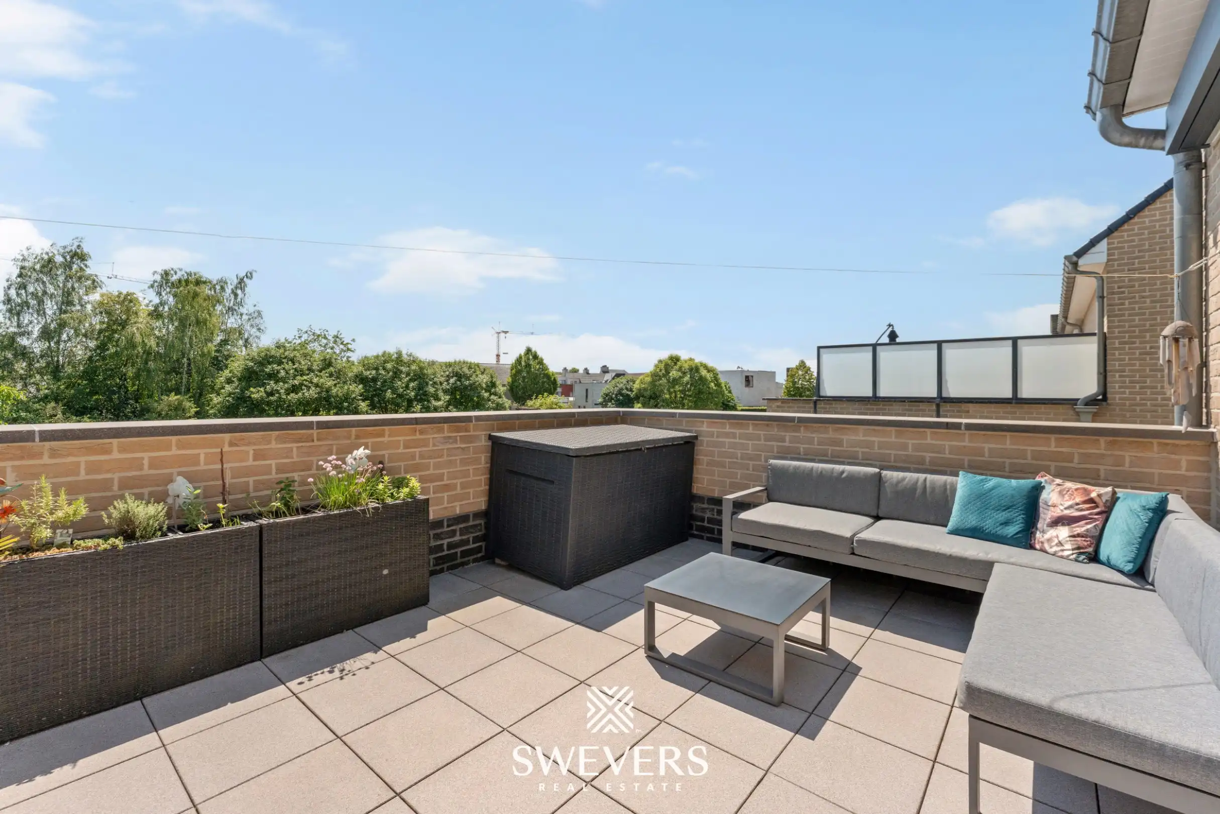 Instapklaar, lichtrijk duplex-appartement met ruim terras in hartje Helchteren foto 4