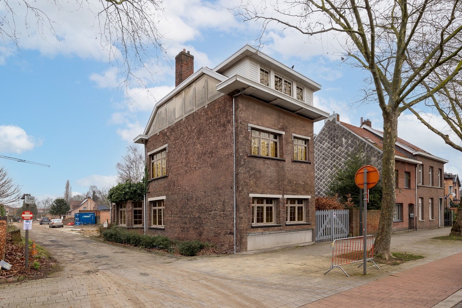 Zeer ruime woning met 4/5 slaapkamers op toplocatie in Ekeren ! foto 1