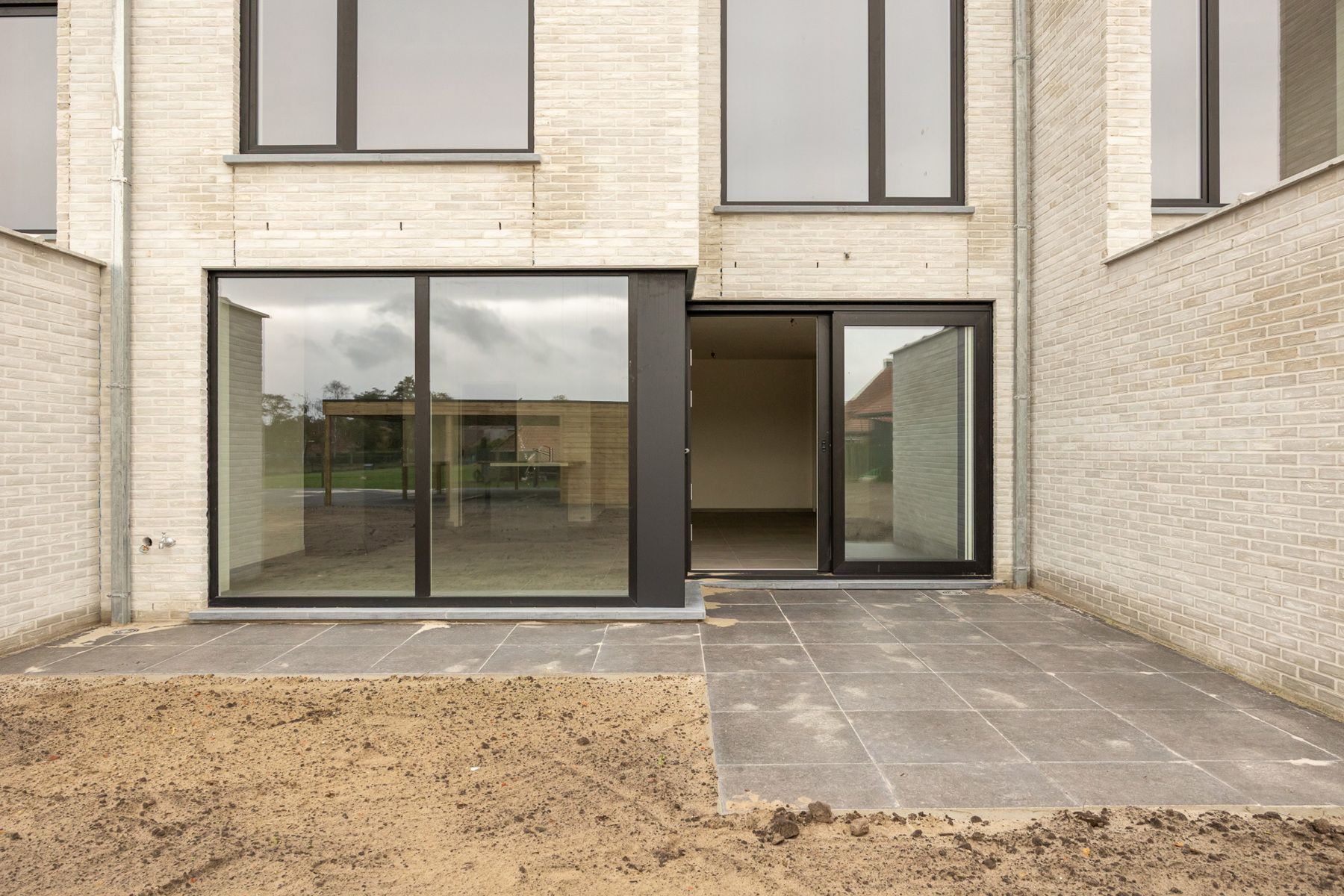 Woning met 4 slaapkamers en fietsenberging/carport op perceel van ca 327m² foto 19