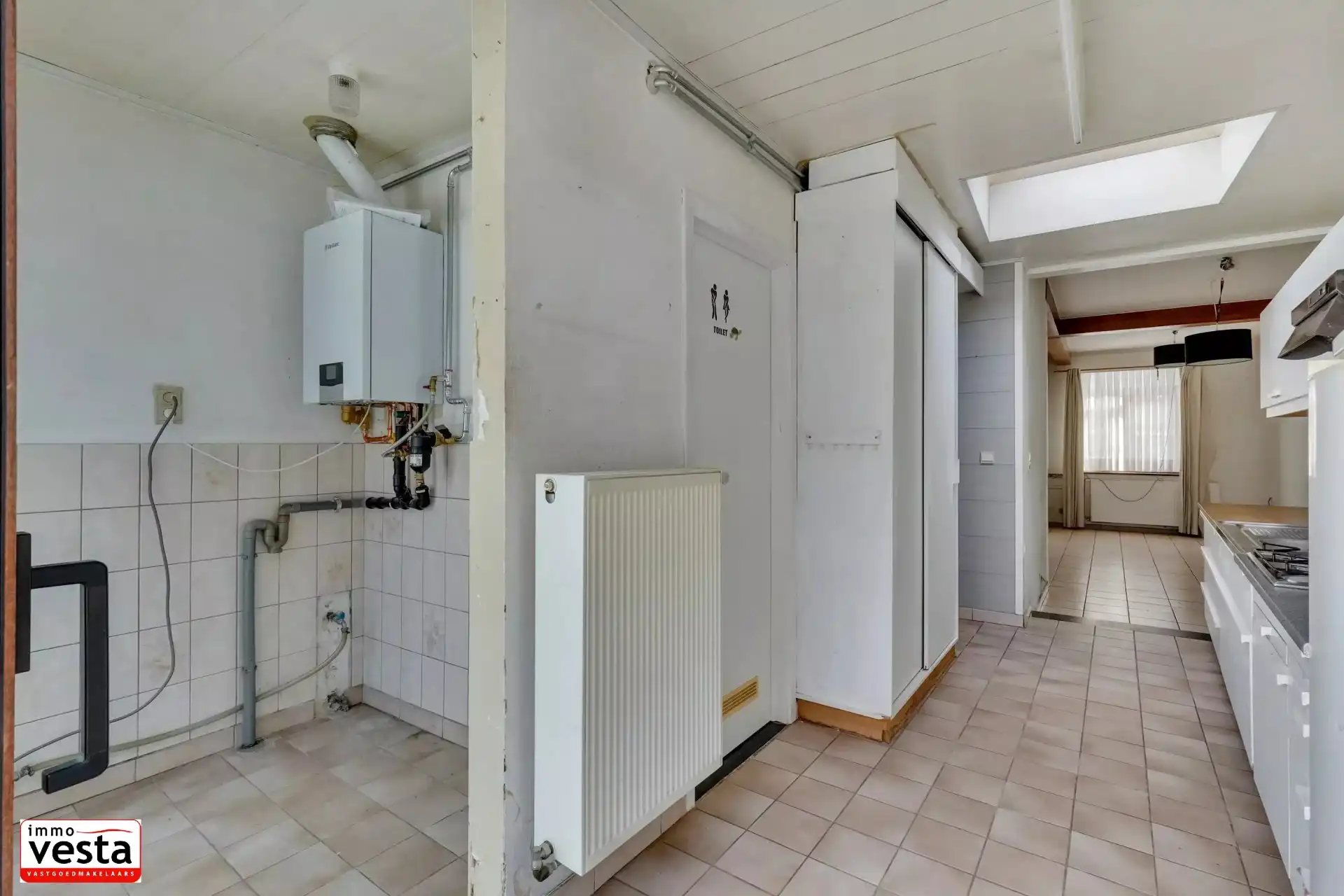 Op te knappen stadwoning op goede locatie foto 9