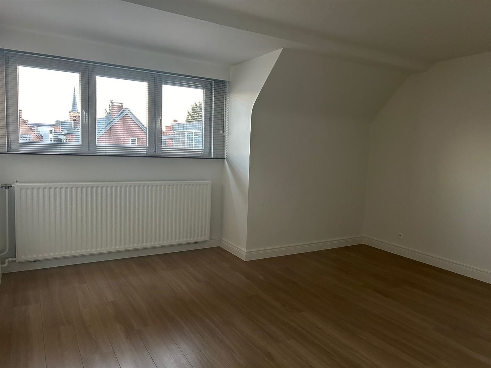 Gerenoveerde woning met vier slaapkamers en garage op rustige locatie foto 23