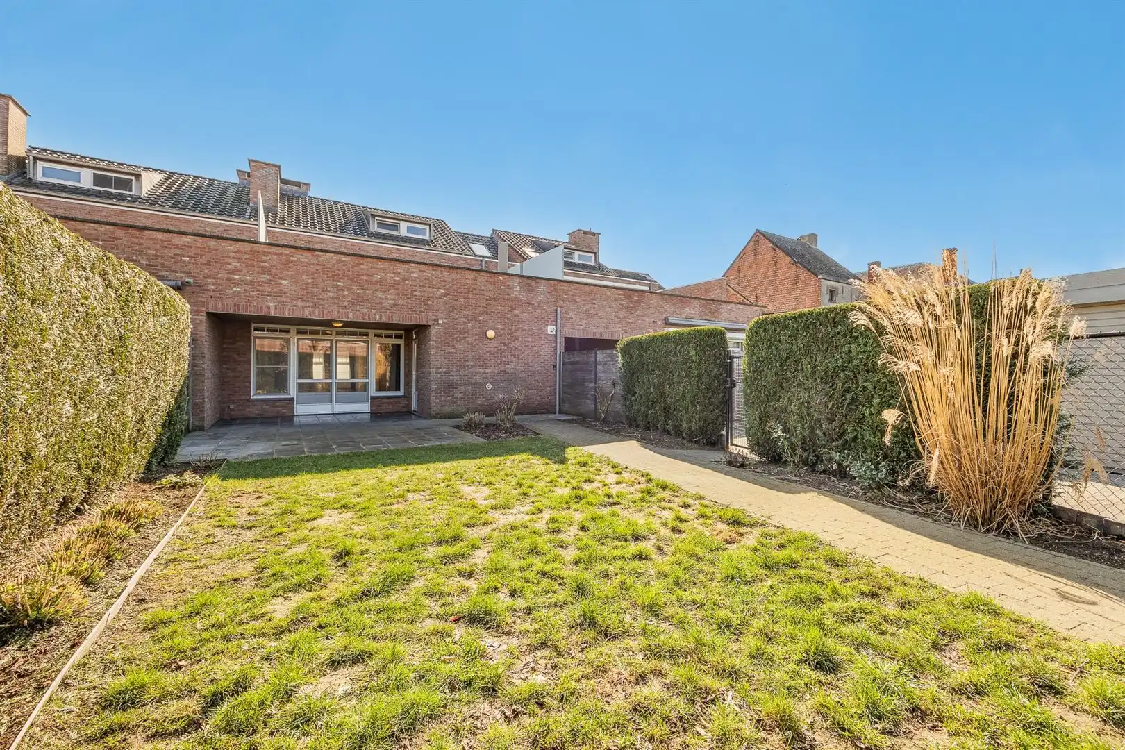 Gelijkvloers appartement met 2 slaapkamers en garage! foto 2