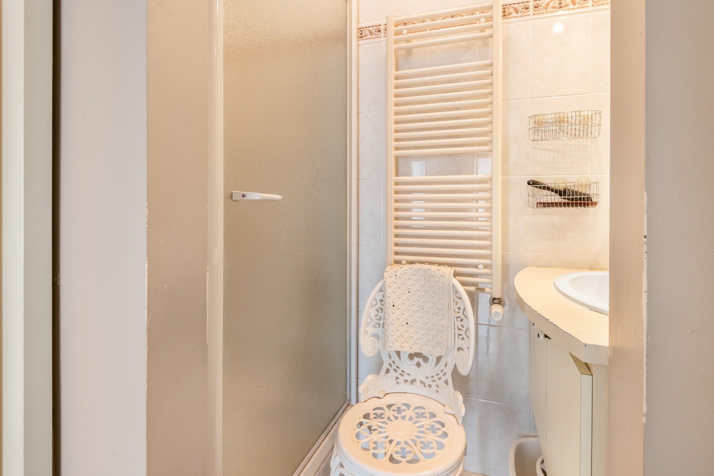 Zeer centraal gelegen, ongemeubeld appartement in de Dumortierlaan op enkele stappen van de Lippenslaan en de Zeedijk. foto 15