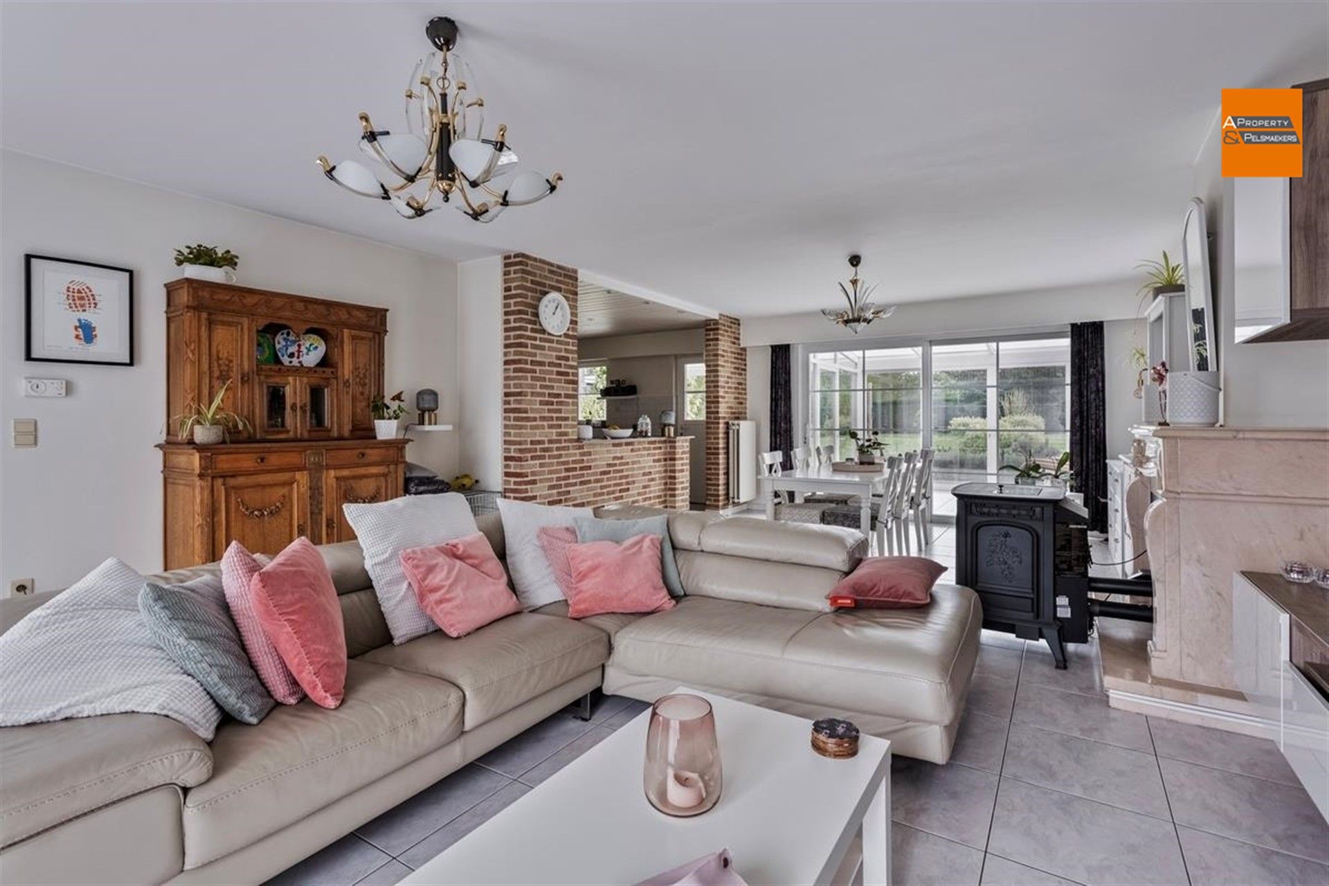 Ruime villa met 4 /5 slaapkamers op prachtige stuk grond foto 7