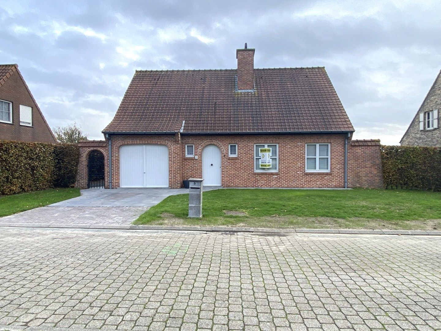 ALLEENSTAANDE WONING MET 3 SLAAPKAMERS | GARAGE EN TUIN IN RUSTIGE WOONWIJK foto {{pictureIndex}}