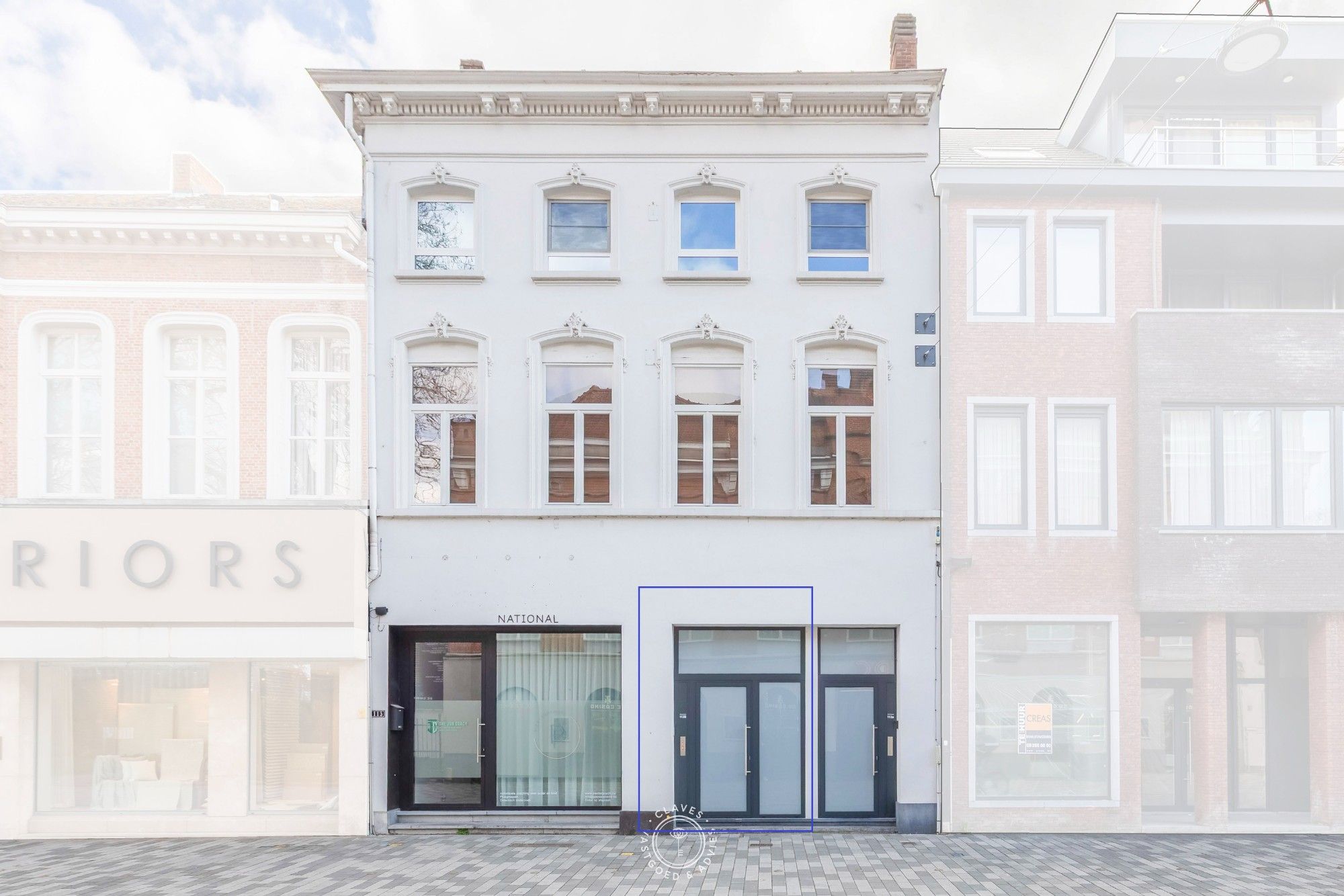 Totaal gerenoveerd handelspand met wachtruimte en buitenruimte – instapklaar kantoor of praktijk in de Stationsstraat foto {{pictureIndex}}