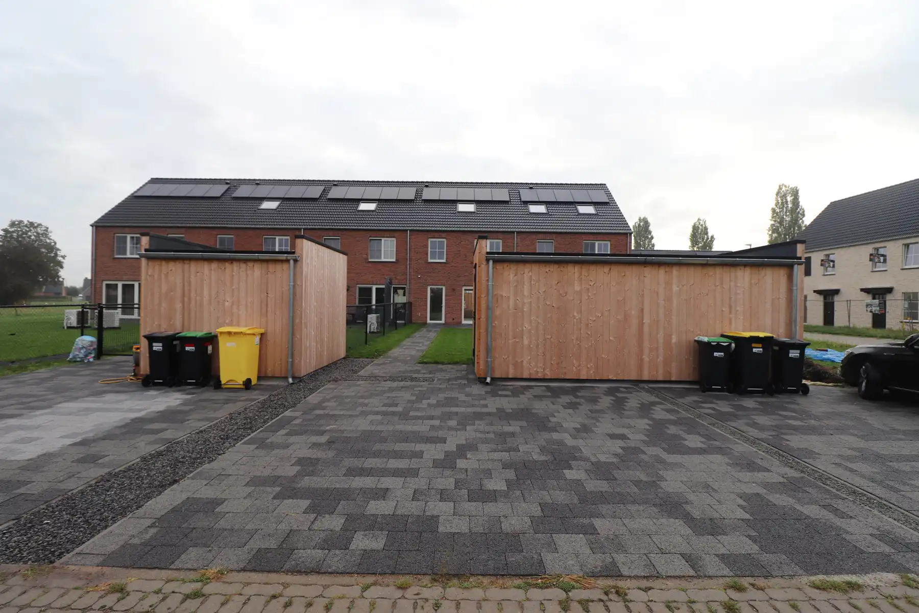Nieuwbouwwoning met 3 slaapkamers, zolder, tuin en 2 autostaanplaatsen. foto 20