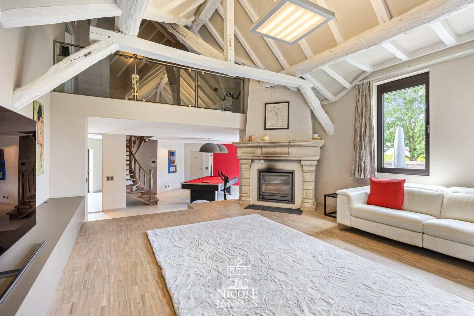 Exclusieve, authentieke villa met binnenzwembad op een rustige locatie foto 5