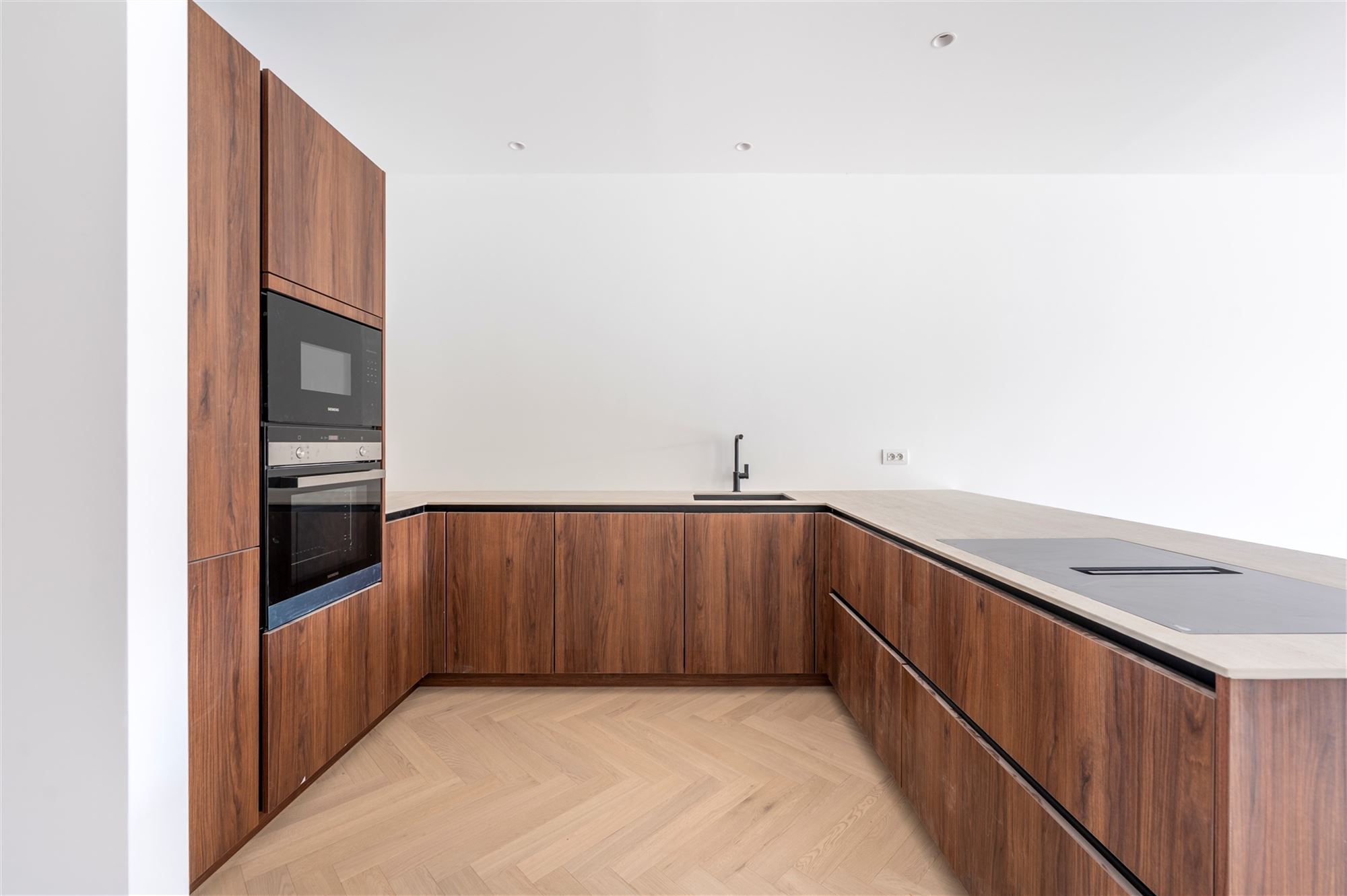 Gerenoveerd 2 slk appartement + gterras foto {{pictureIndex}}