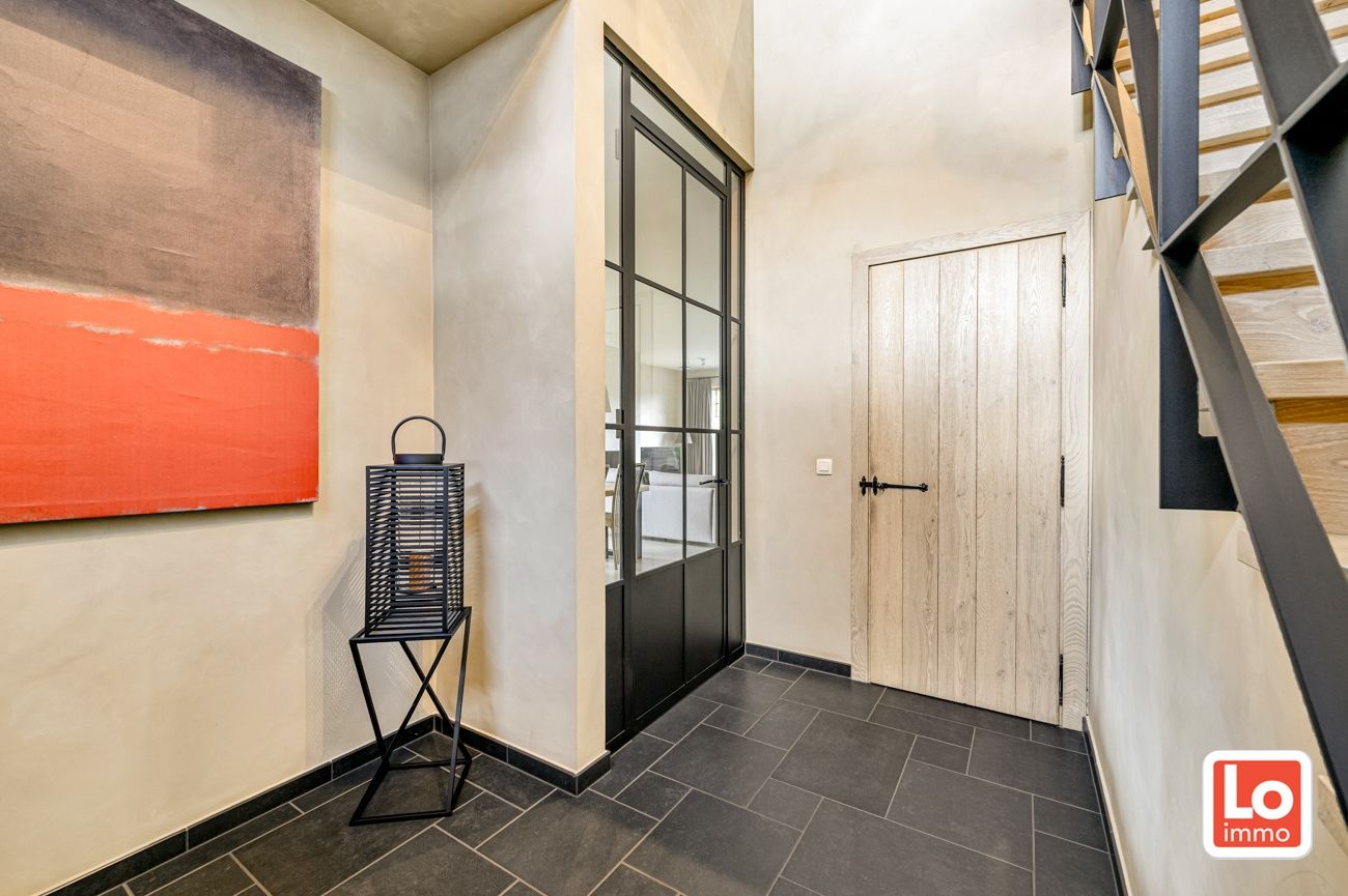 Ruime, charmante en degelijke alleenstaande villa met inpandige garage op een rustige en makkelijk bereikbare locatie tussen Lochristi en Gent. foto 4