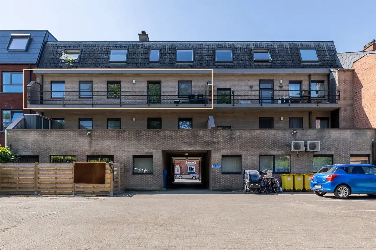 Appartement met twee slaapkamer en terras nabij centrum foto 2
