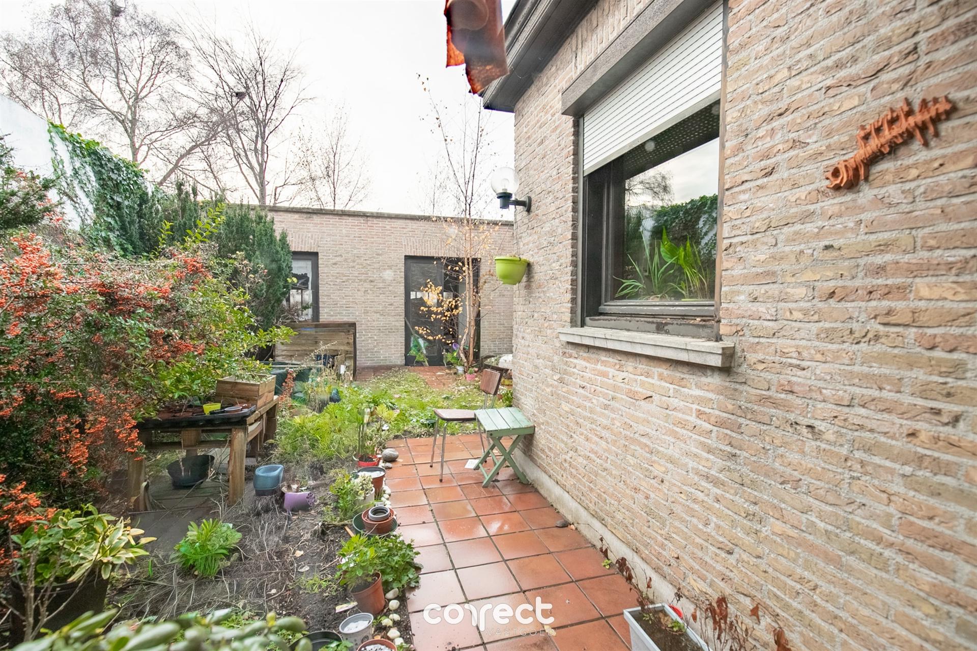 Centraal gelegen burgerwoning met garage, groot bijgebouw en ruime tuin. foto 15