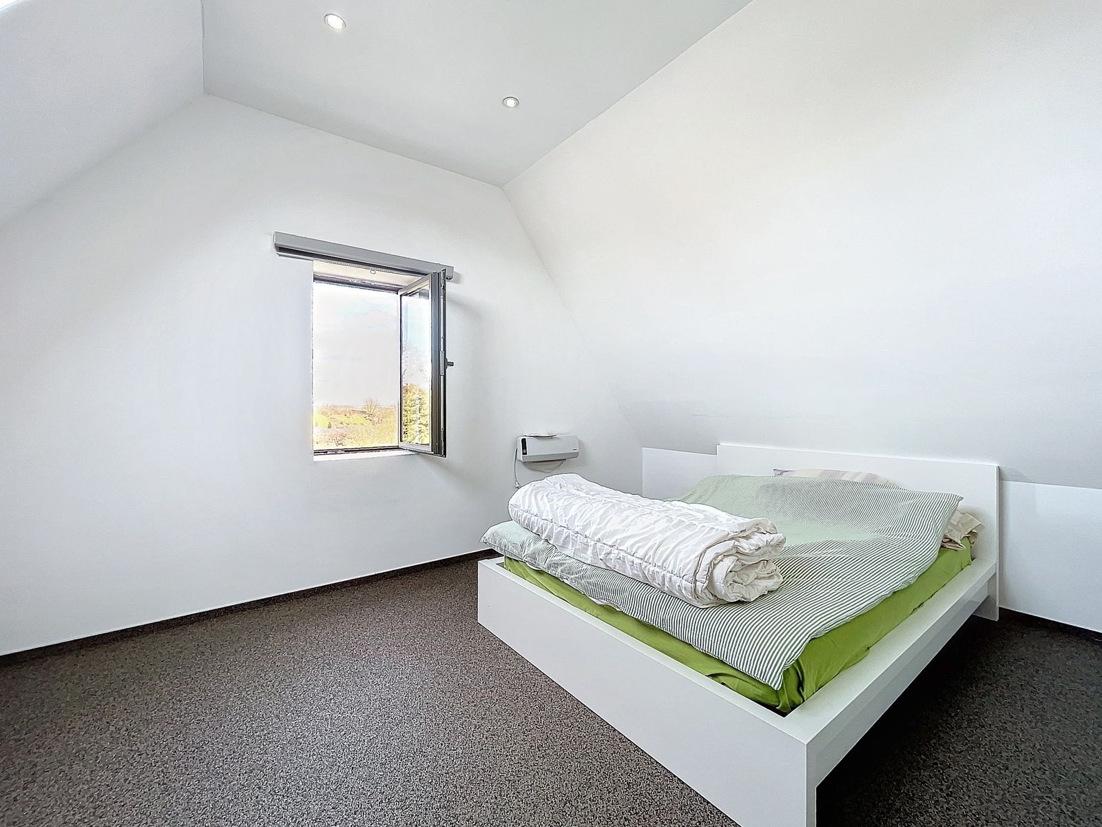 Ruime - instapklare en zuinige woning mét veel bergruimte foto 9