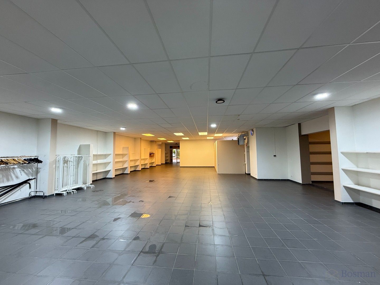 Bedrijfshal met bureauruimte (360m²) te huur in Tessenderlo foto 7