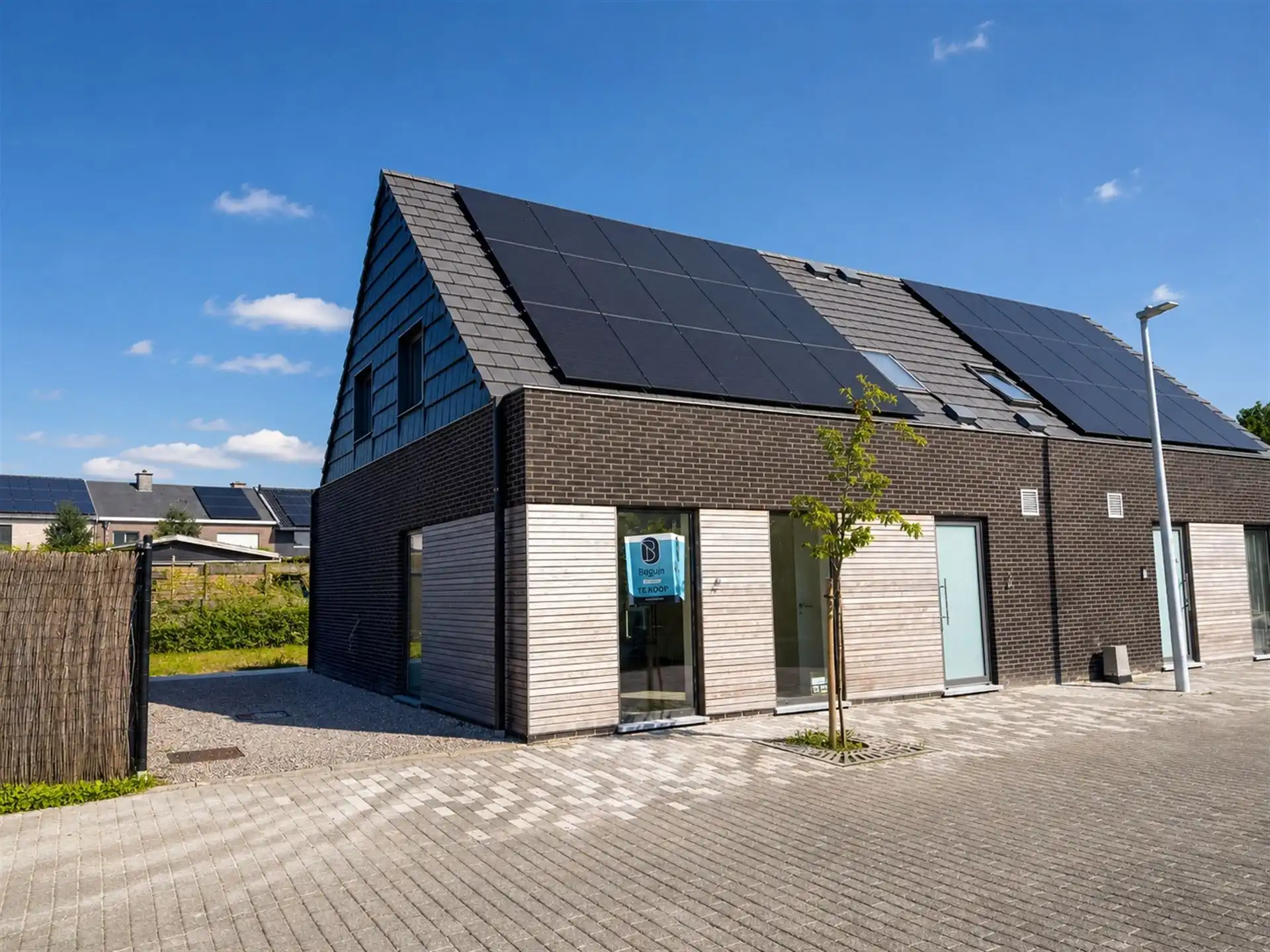 Energiezuinige nieuwbouw met 3 slk, oprit en zonnige tuin! foto 2
