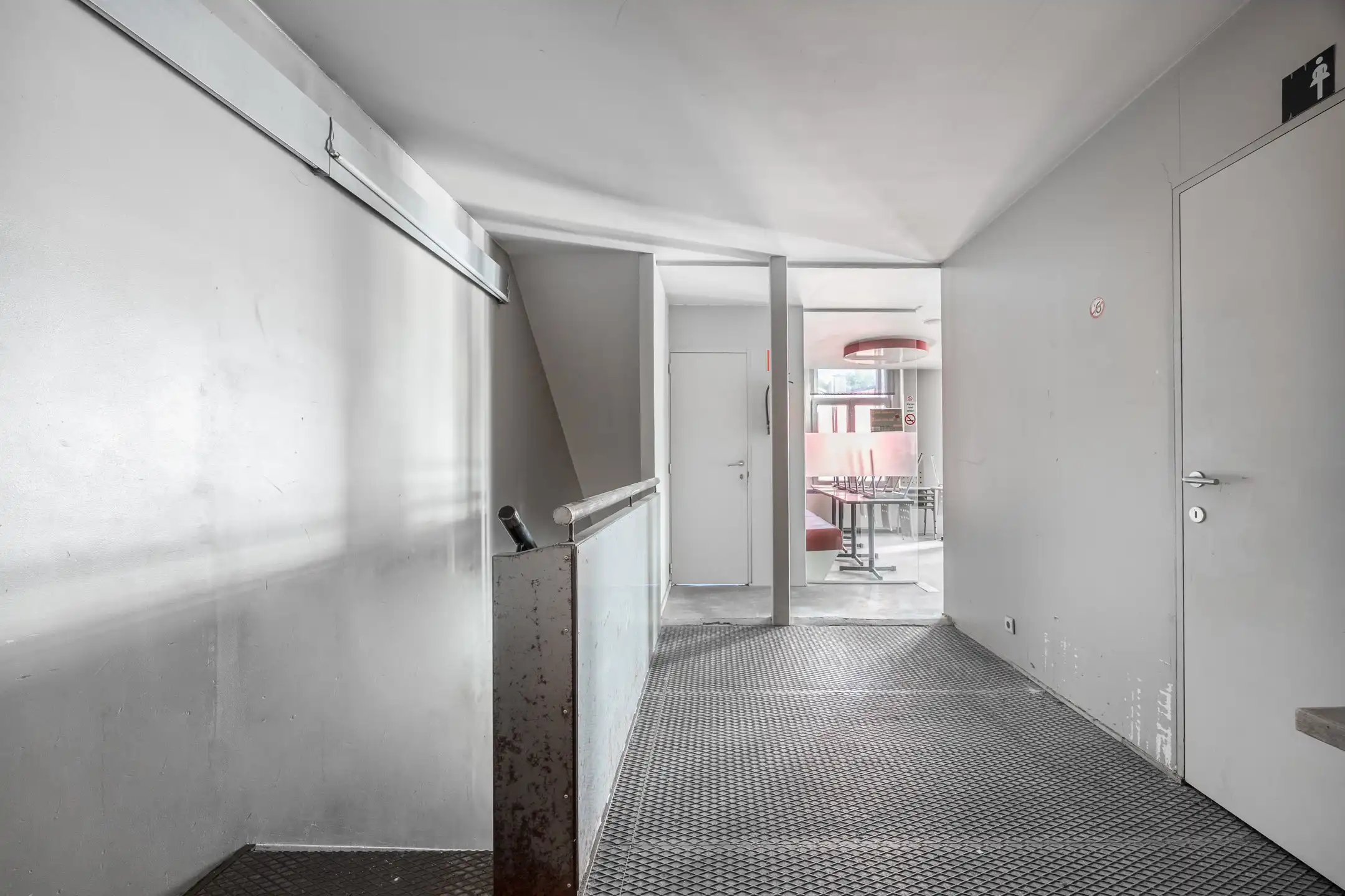 Handelspand +te renoveren appartement op centrale ligging  foto 12