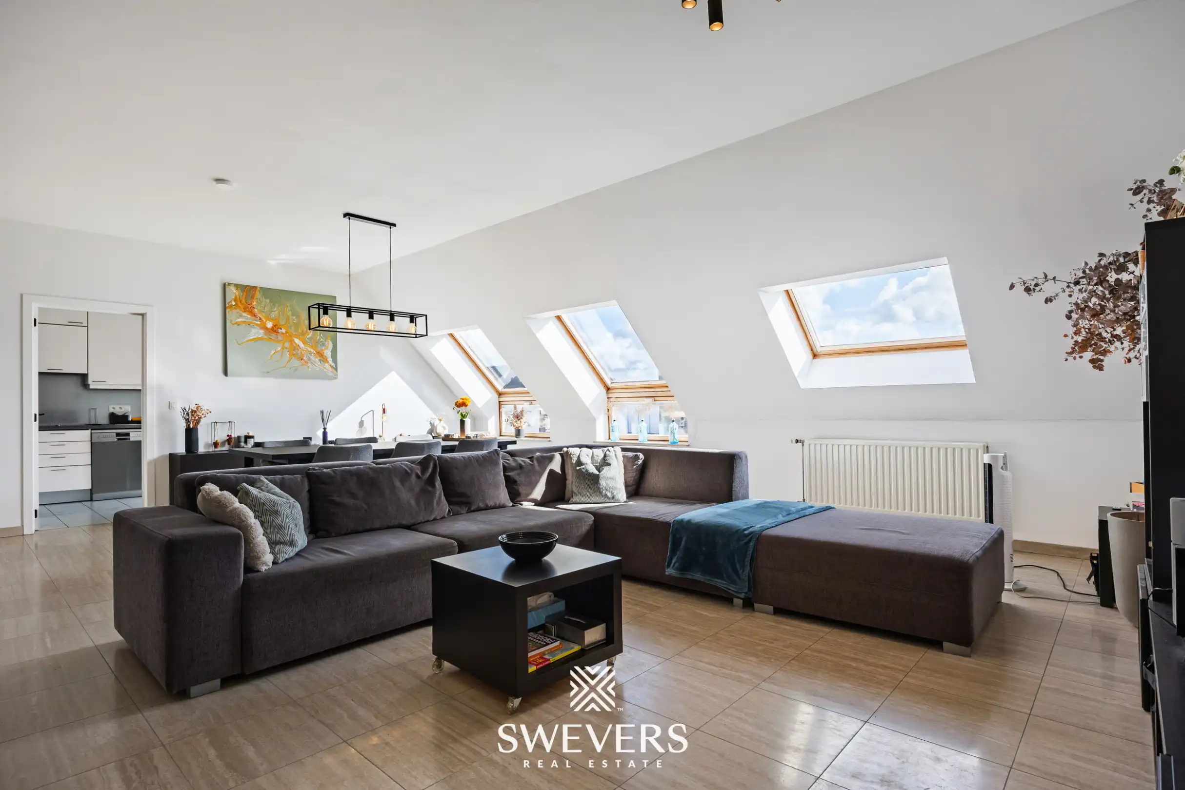 Prachtig dakappartement met 3 slpk en 2 badk. in centrum Hasselt foto {{pictureIndex}}