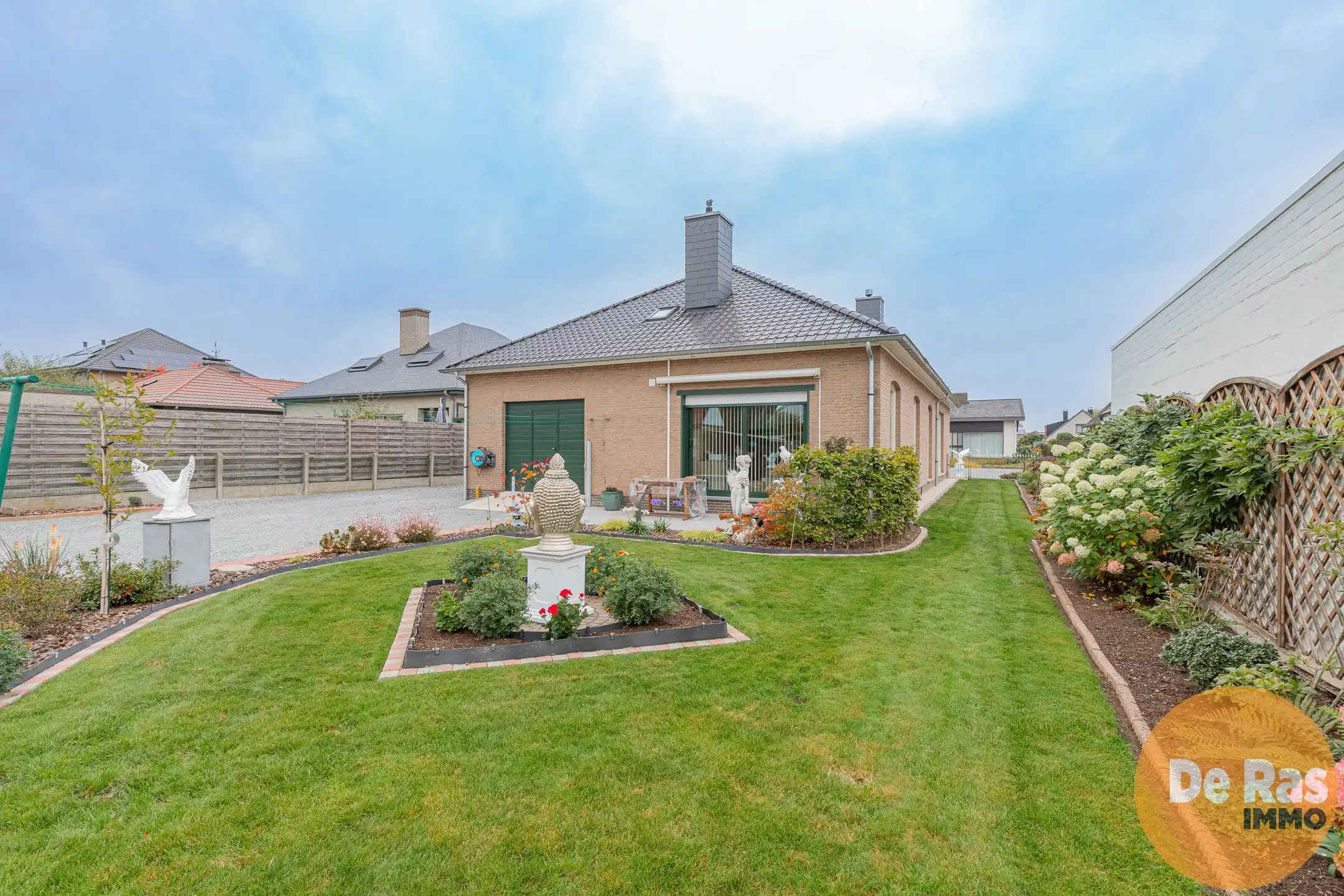 HILLEGEM - Mooie bungalow in rustige woonwijk op toplocatie foto 15