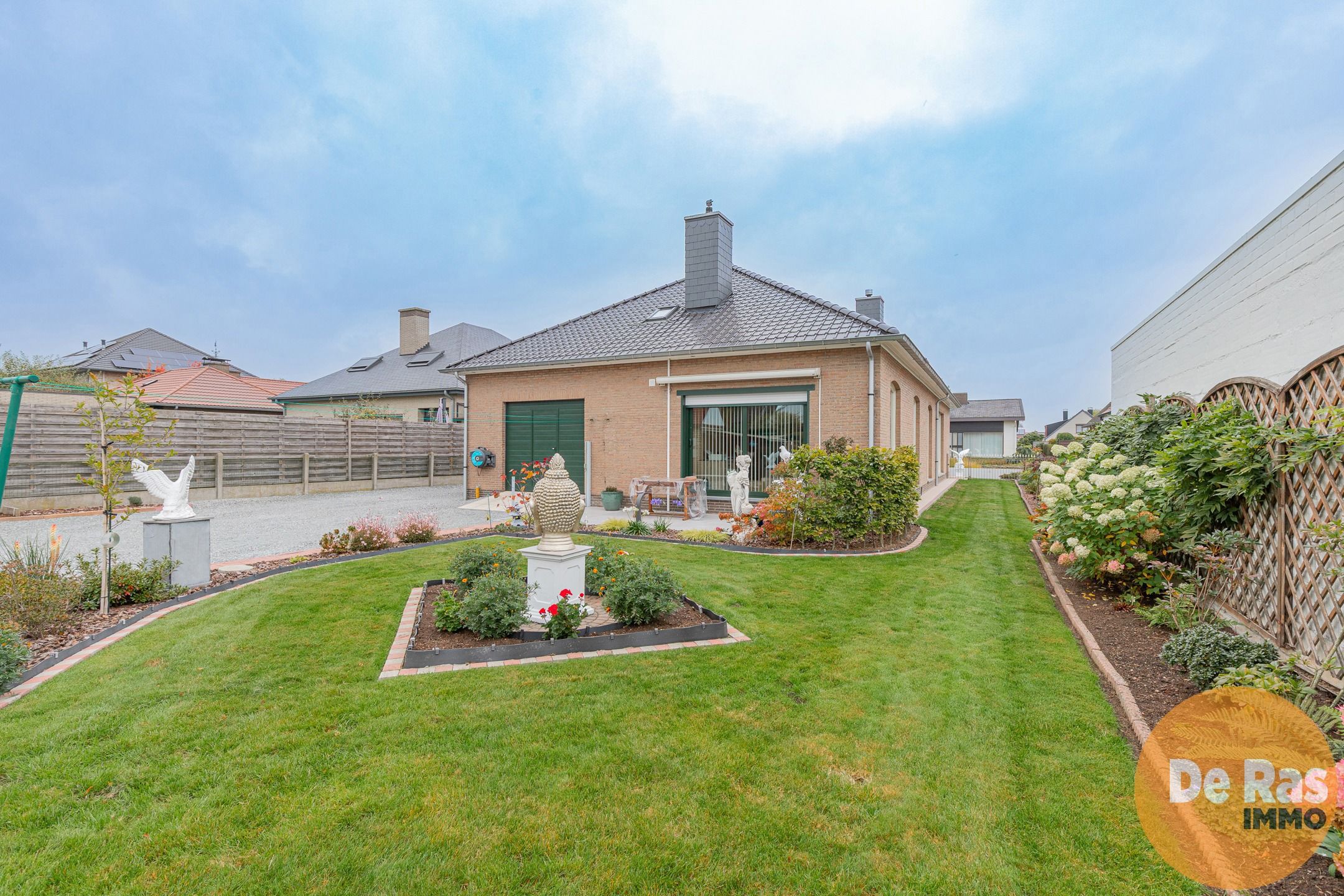 HILLEGEM - Mooie bungalow in rustige woonwijk op toplocatie foto 15