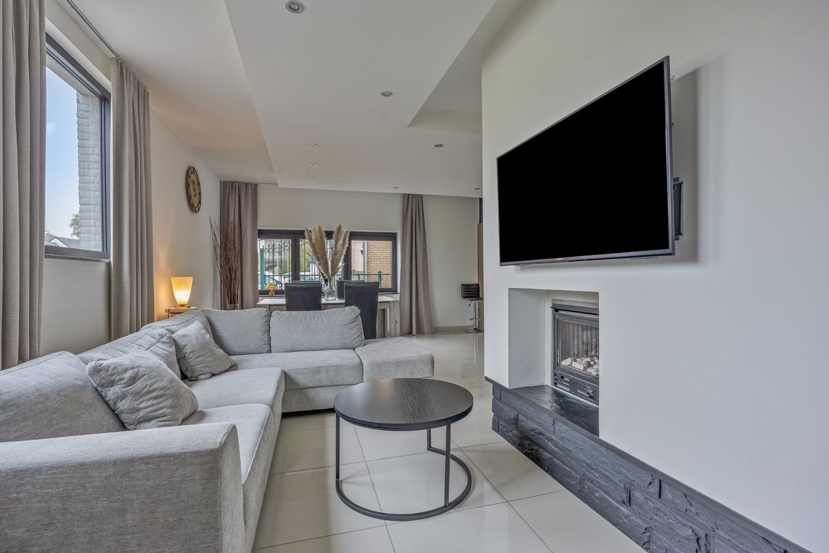 Vernieuwde woning met 319 m² woonplezier in het rustige Nerem foto 8