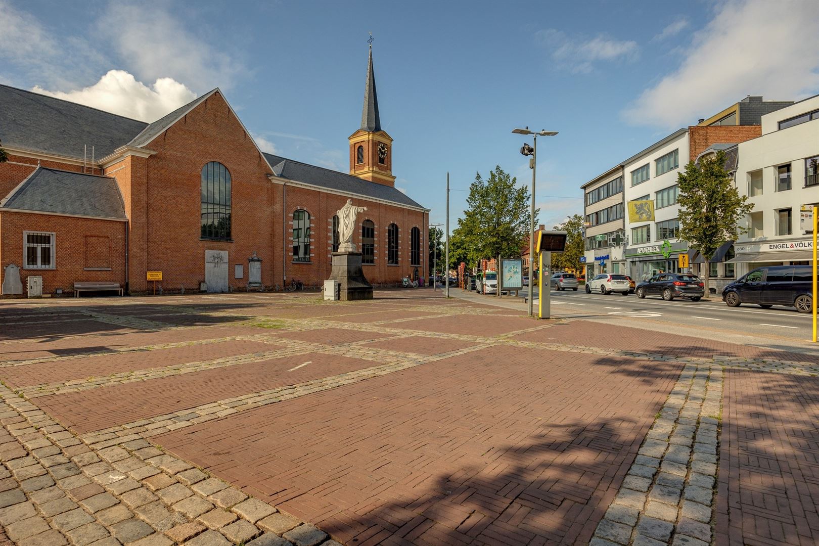 Dit is een topper! Ruim en licht appartement in hartje Brasschaat foto 5