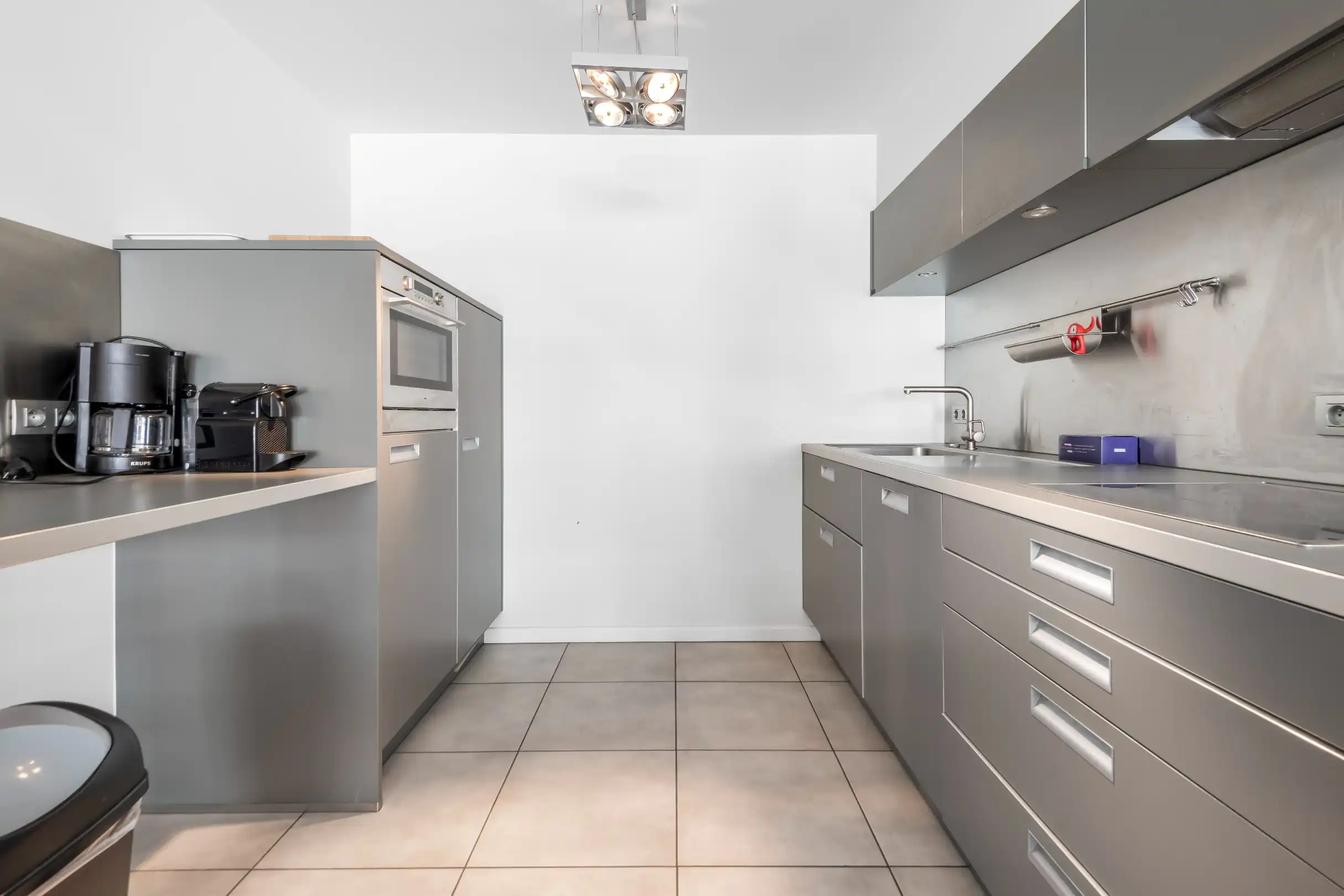 Mooi, instapklaar appartement gelegen vlakbij de Dumortierlaan en de Zeedijk. Inpandige garage te koop ! foto 8