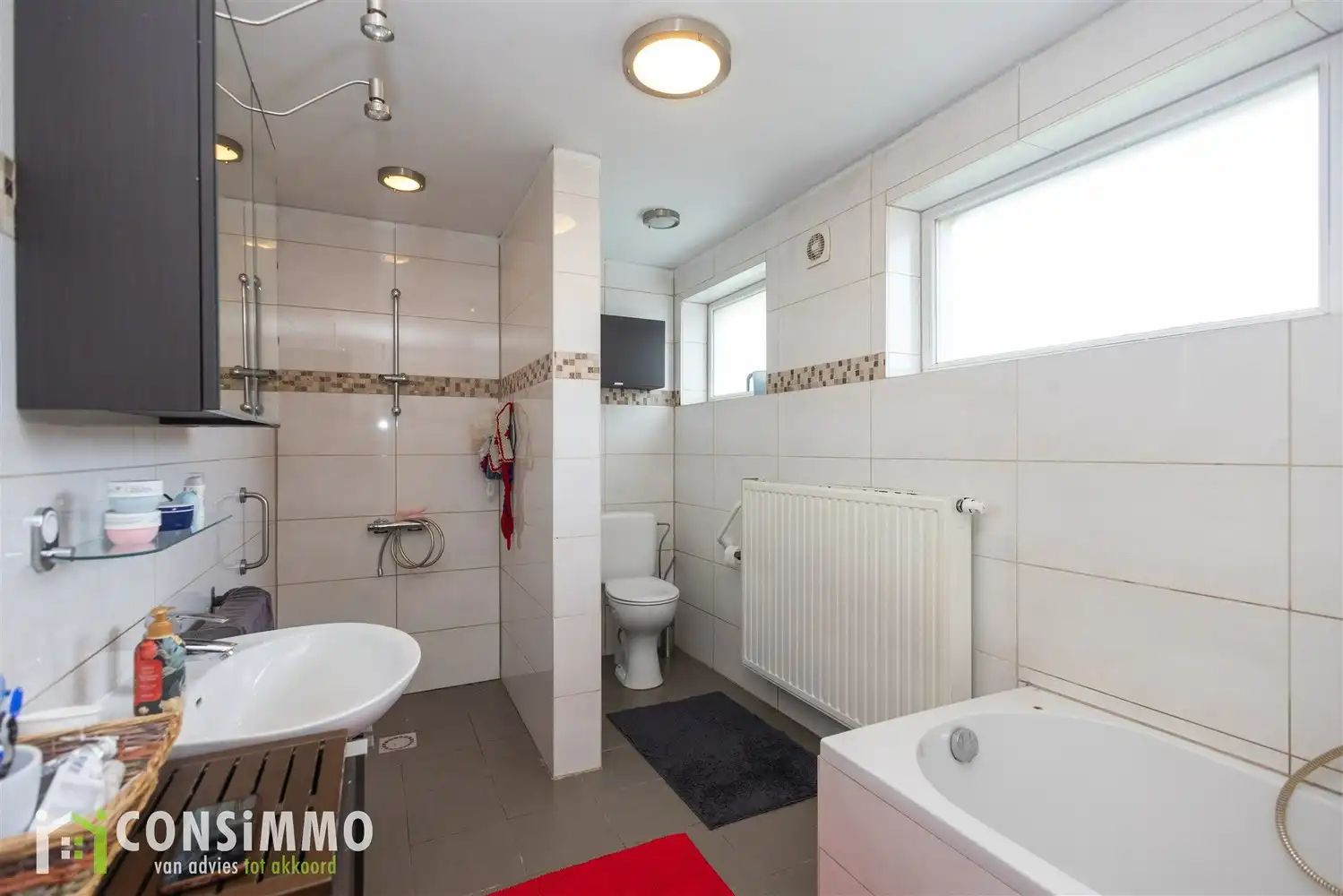 Ruime vrijstaande woning met 5 slaapkamers in Genk foto 13