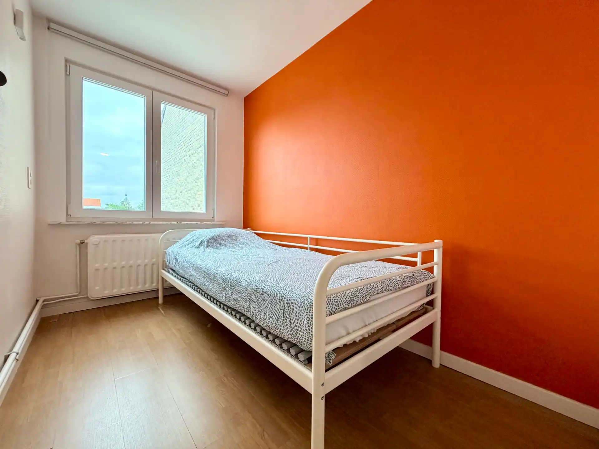 DE PANNE – Instapklare gerenoveerde woning met 4 slpk., grote garage, op wandelafstand van zee, bos en tram.  foto 27