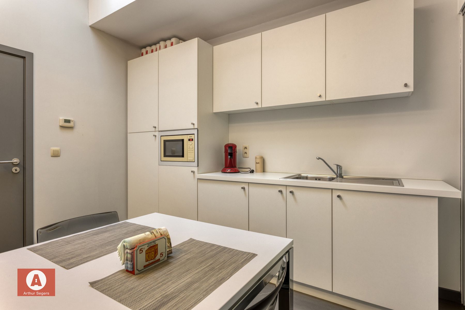 Energiezuinige handelsruimte + 3 privé auto-parkeer-plaatsen foto 14