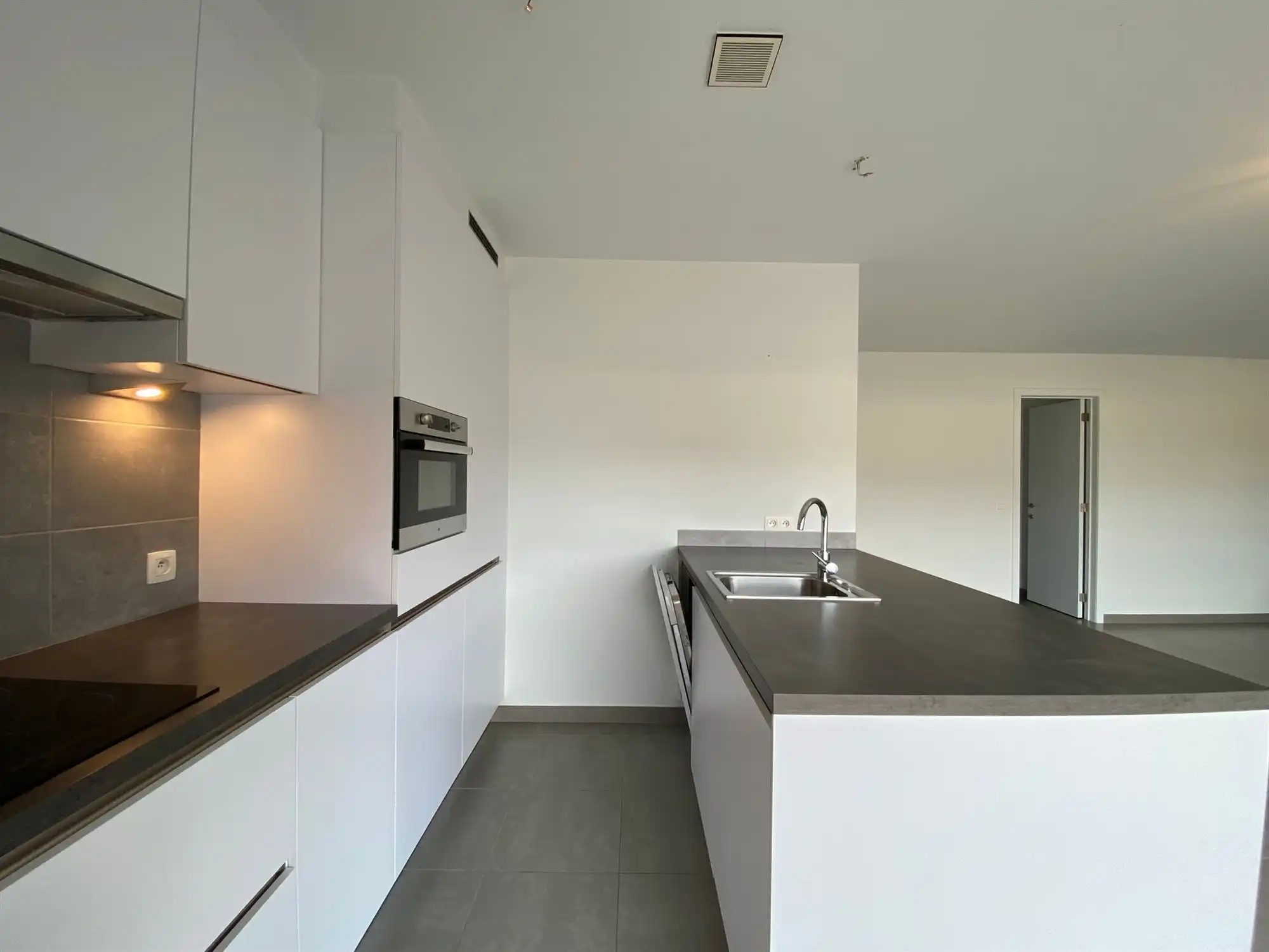 Appartement met twee slaapkamers in een rustige en mooie residentie  foto 4