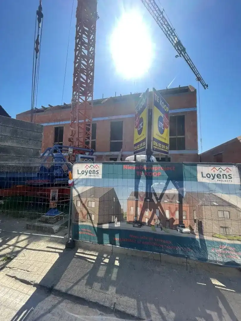 Prachtige woning met 4 slaapkamers en 2 autostaanplaatsen foto 3