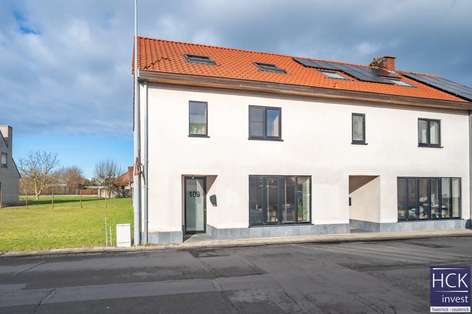 WAREGEM - Instapklare woning met 4 SLPK, mét uitweg én garage! foto 2